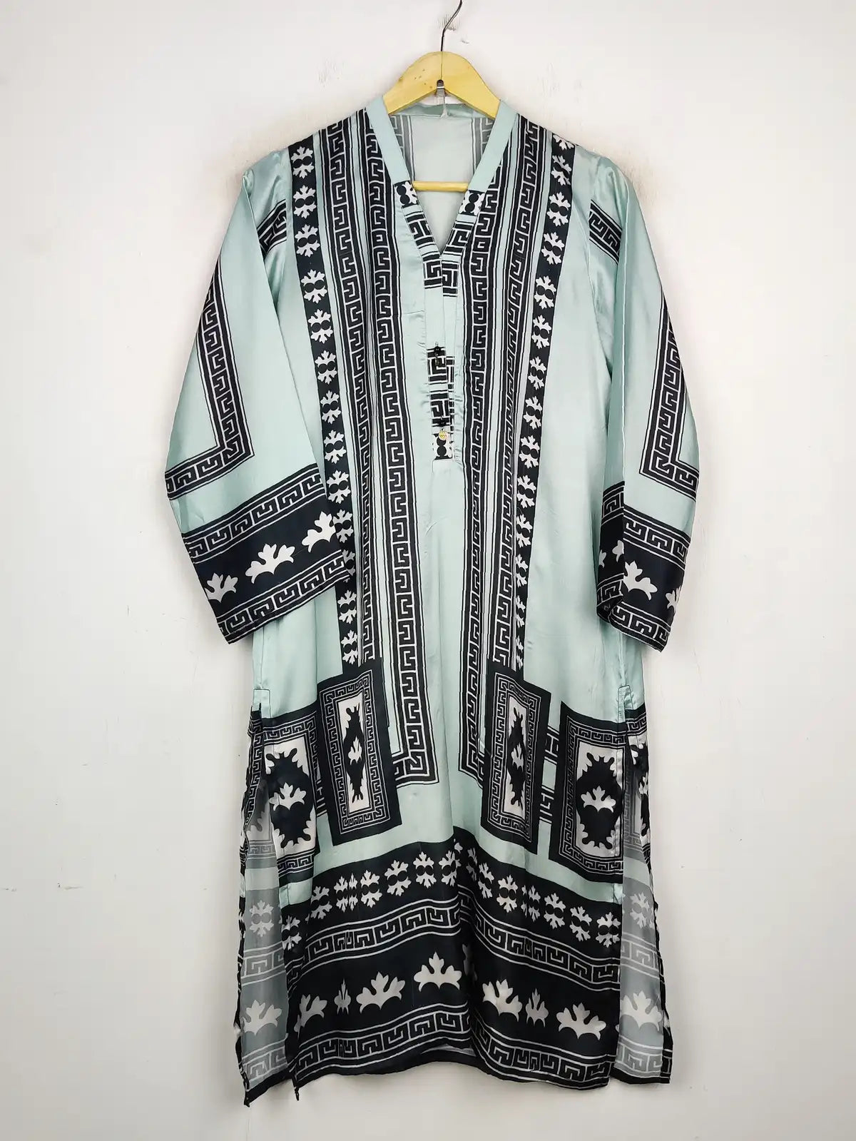 Buy online pre-used pre-loved 100% authentic & Original branded Unknown Brand (WBK-1005) available in Pakistan. Top international brands avilable.