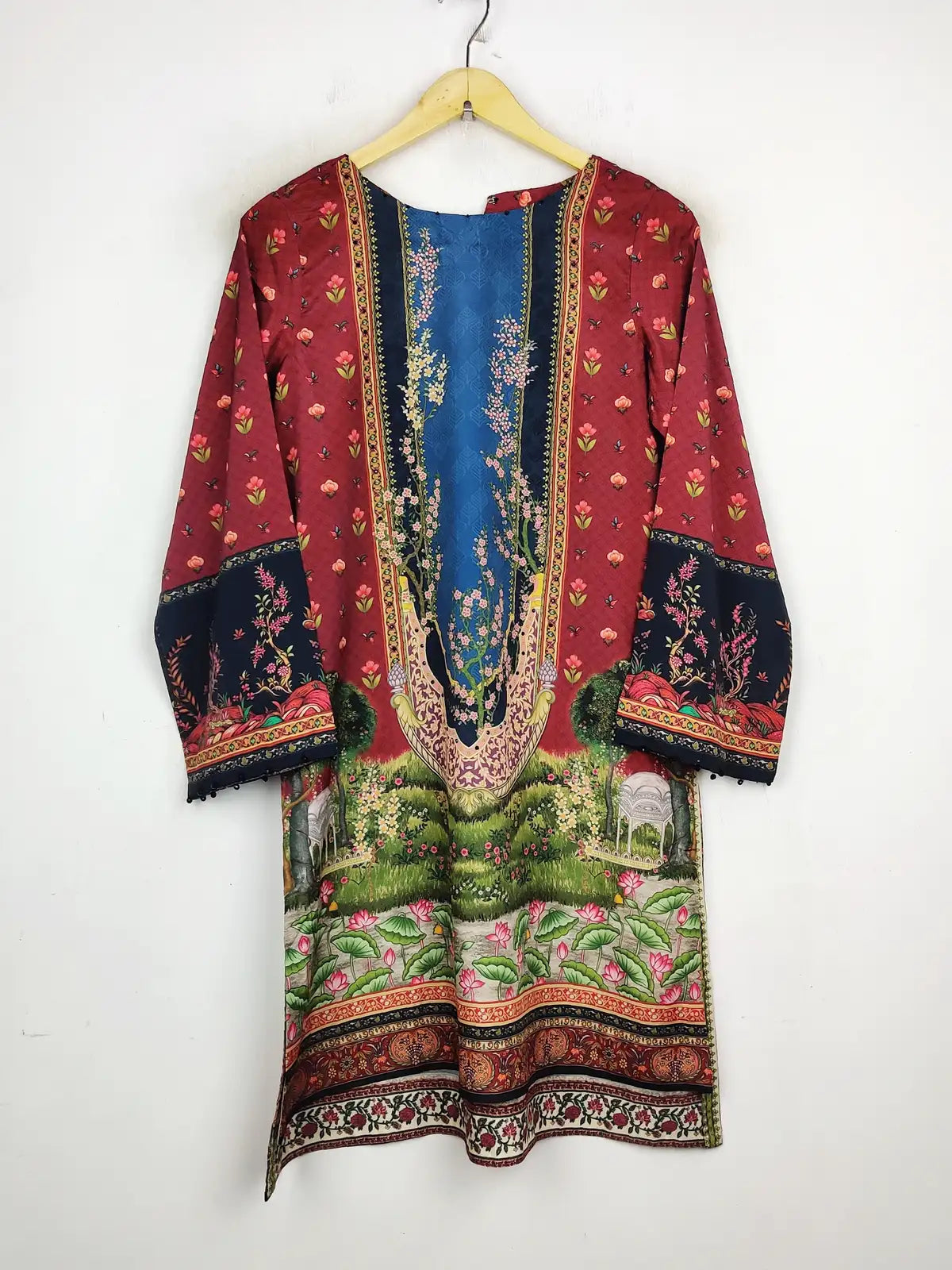 Buy online pre-used pre-loved 100% authentic & Original branded Sapphire (WBK-1008) available in Pakistan. Top international brands avilable.