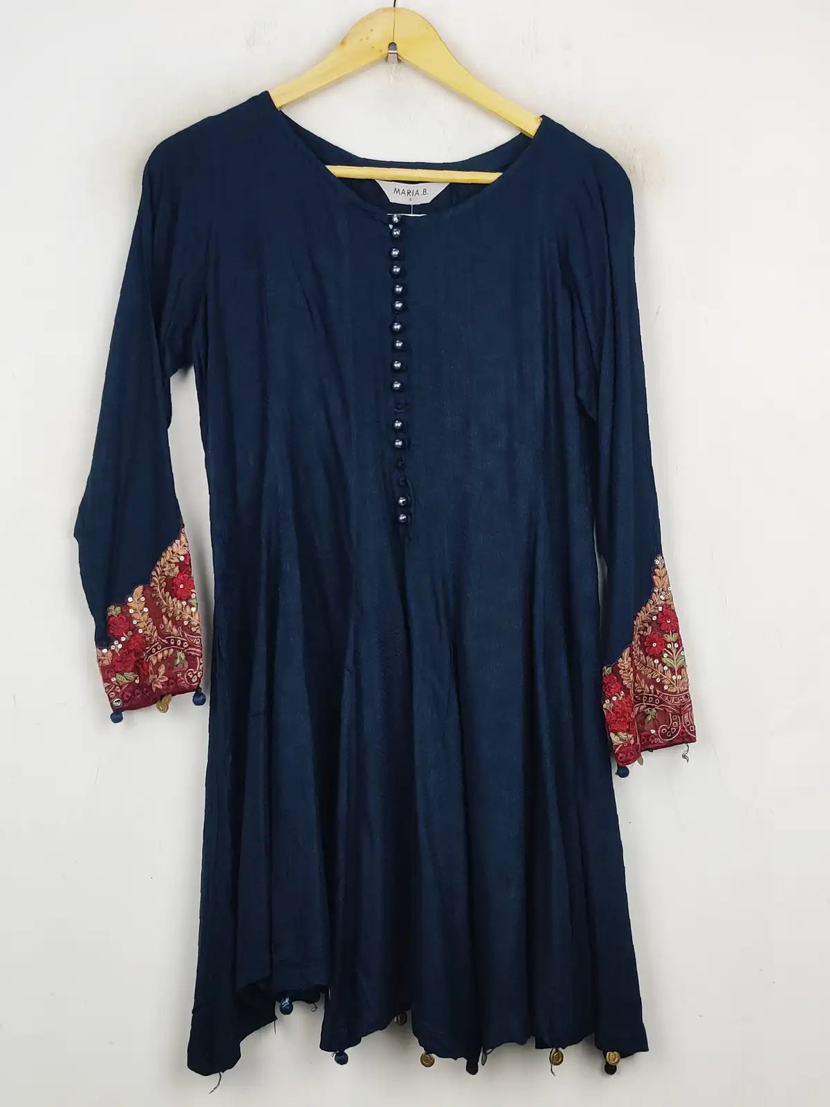 Buy online pre-used pre-loved 100% authentic & Original branded Maria.B (WBK-1015) available in Pakistan. Top international brands avilable.