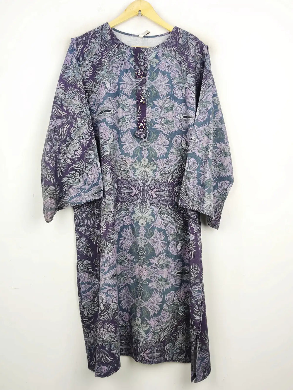 Buy online pre-used pre-loved 100% authentic & Original branded Ethnic (WBK-1020) available in Pakistan. Top international brands avilable.