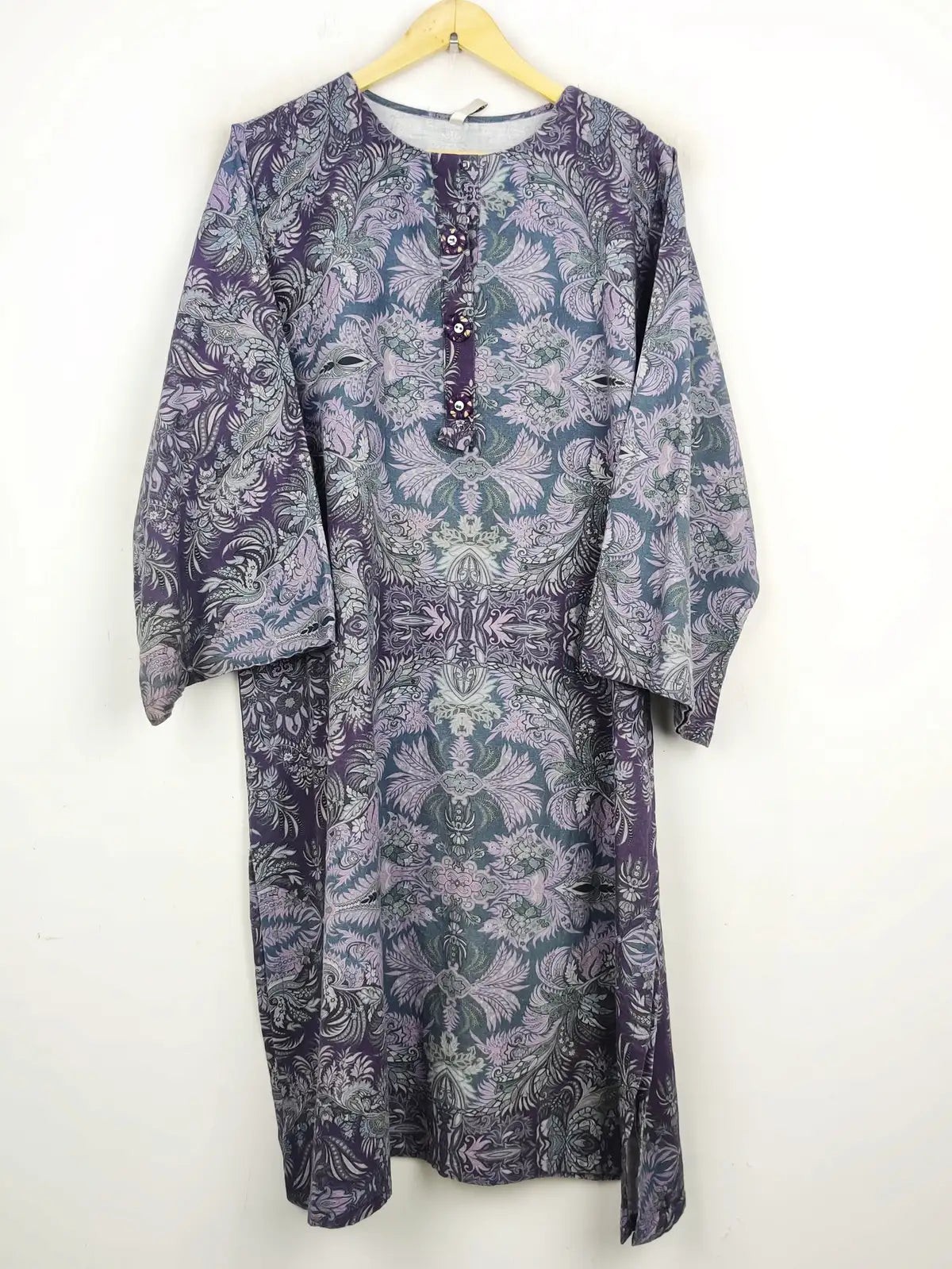 Buy online pre-used pre-loved 100% authentic & Original branded Ethnic (WBK-1020) available in Pakistan. Top international brands avilable.