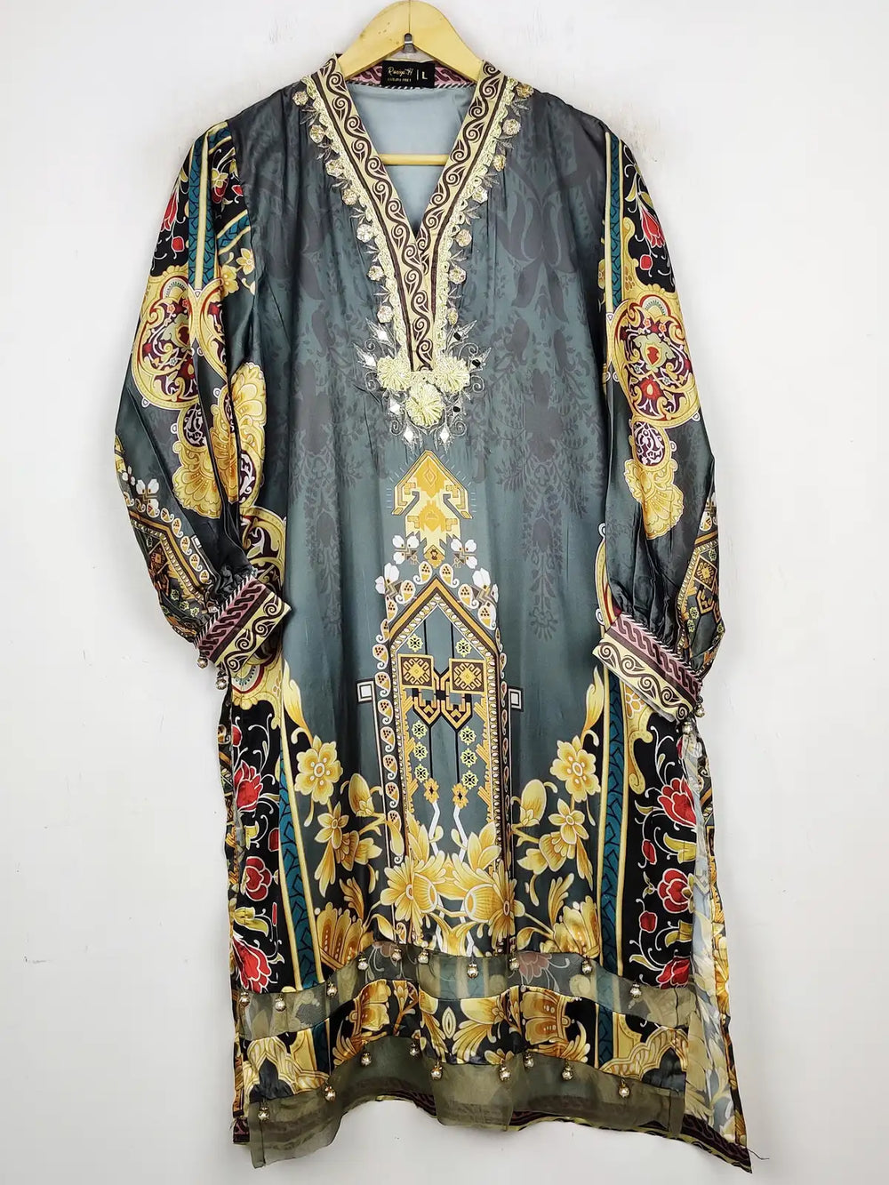 Buy online pre-used pre-loved 100% authentic & Original branded Unknown Brand (WBK-1041) available in Pakistan. Top international brands avilable.