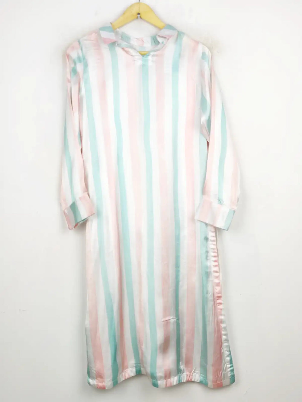 Buy online pre-used pre-loved 100% authentic & Original branded Vogue (WBK-1044) available in Pakistan. Top international brands avilable.