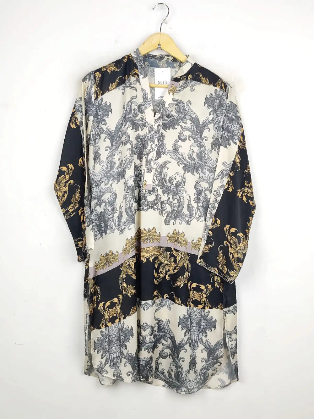 Buy online pre-used pre-loved 100% authentic & Original branded Unknown Brand (WBK-1062) available in Pakistan. Top international brands avilable.