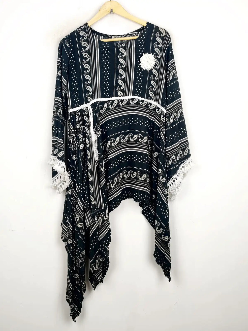 Buy online pre-used pre-loved 100% authentic & Original branded Unknown Brand (WBK-1063) available in Pakistan. Top international brands avilable.