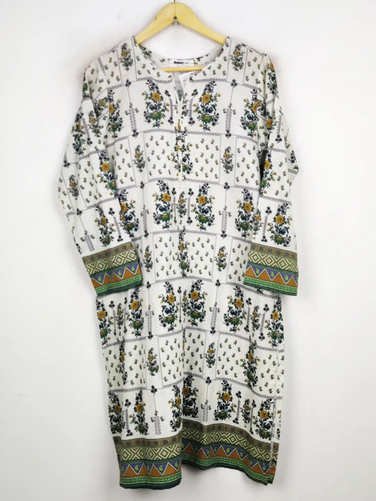 Buy online pre-used pre-loved 100% authentic & Original branded Ideas (WBK-1066) available in Pakistan. Top international brands avilable.