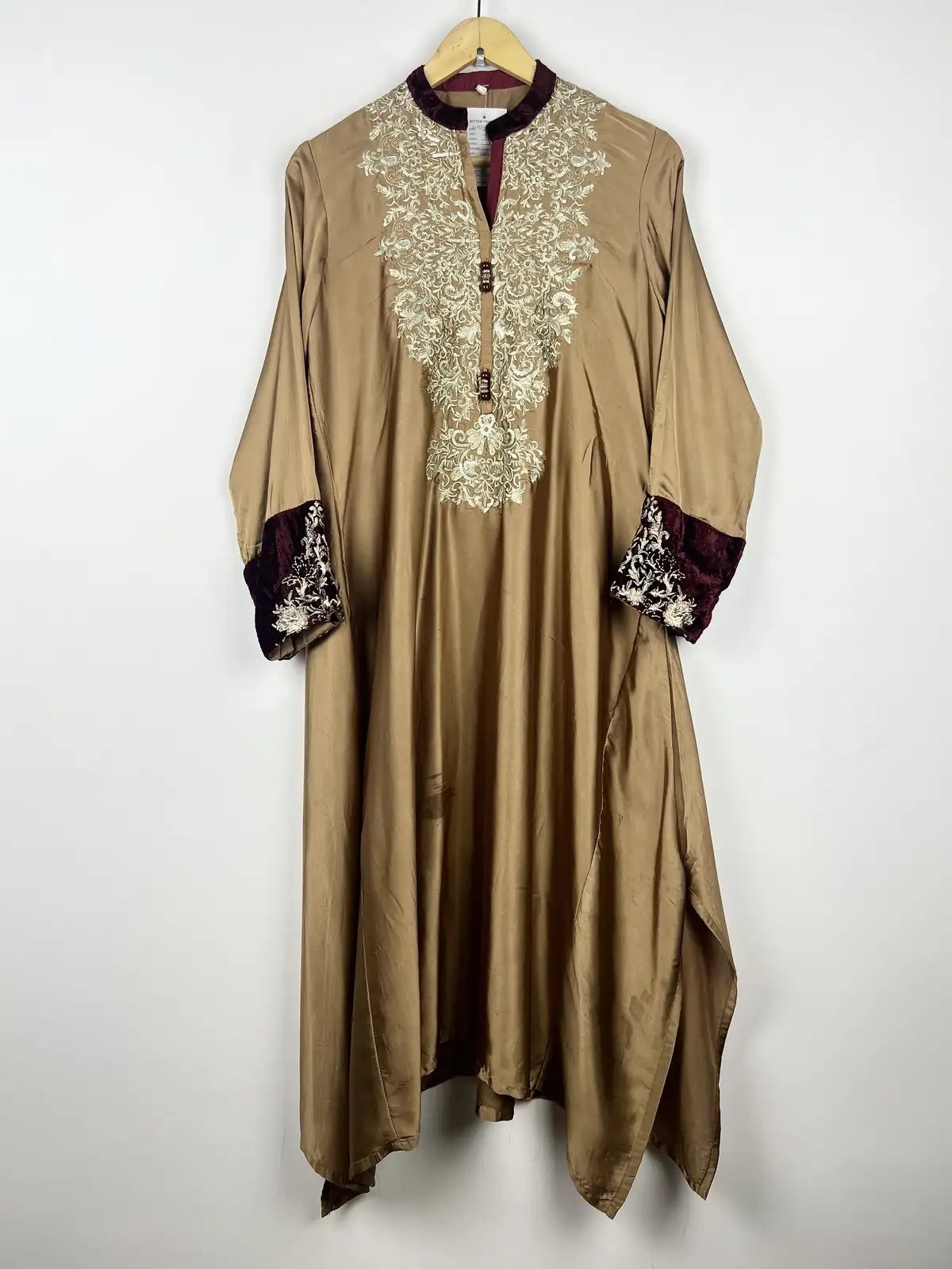 Buy online pre-used pre-loved 100% authentic & Original branded Unknown Brand (WBK-1115) available in Pakistan. Top international brands avilable.