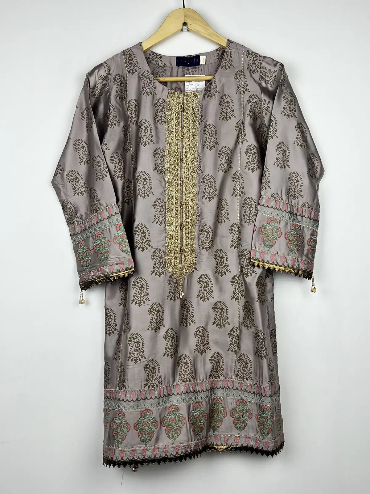 Buy online pre-used pre-loved 100% authentic & Original branded Sadabahar (WBK-1136) available in Pakistan. Top international brands avilable.