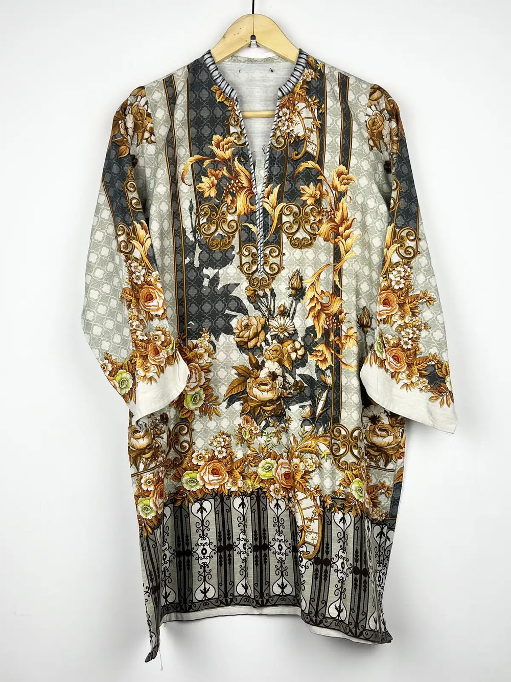 Buy online pre-used pre-loved 100% authentic & Original branded Unknown Brand (WBK-1149) available in Pakistan. Top international brands avilable.