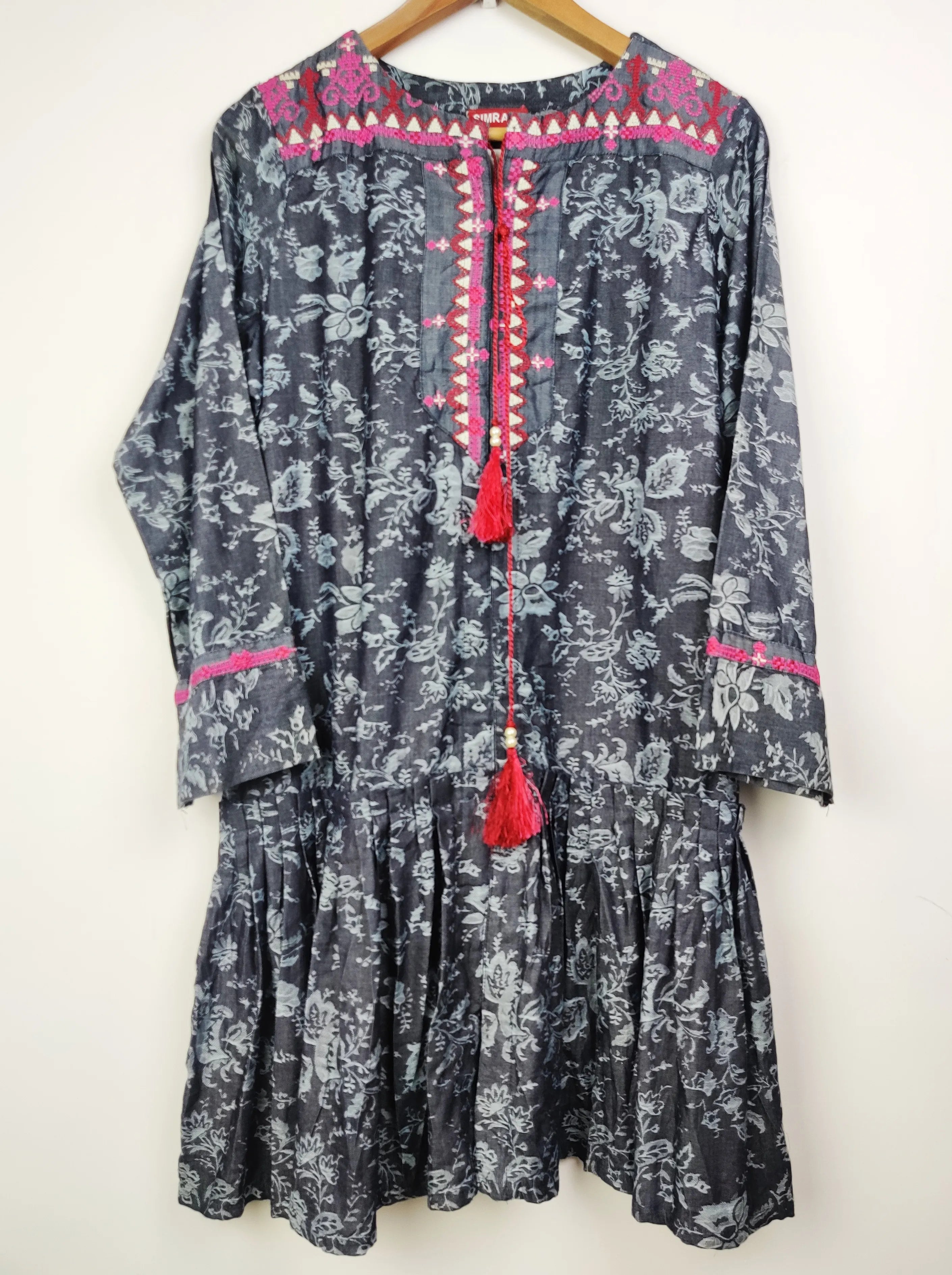 Buy online pre-used pre-loved 100% authentic & Original branded Simrans (WBK-117) available in Pakistan. Top international brands avilable.