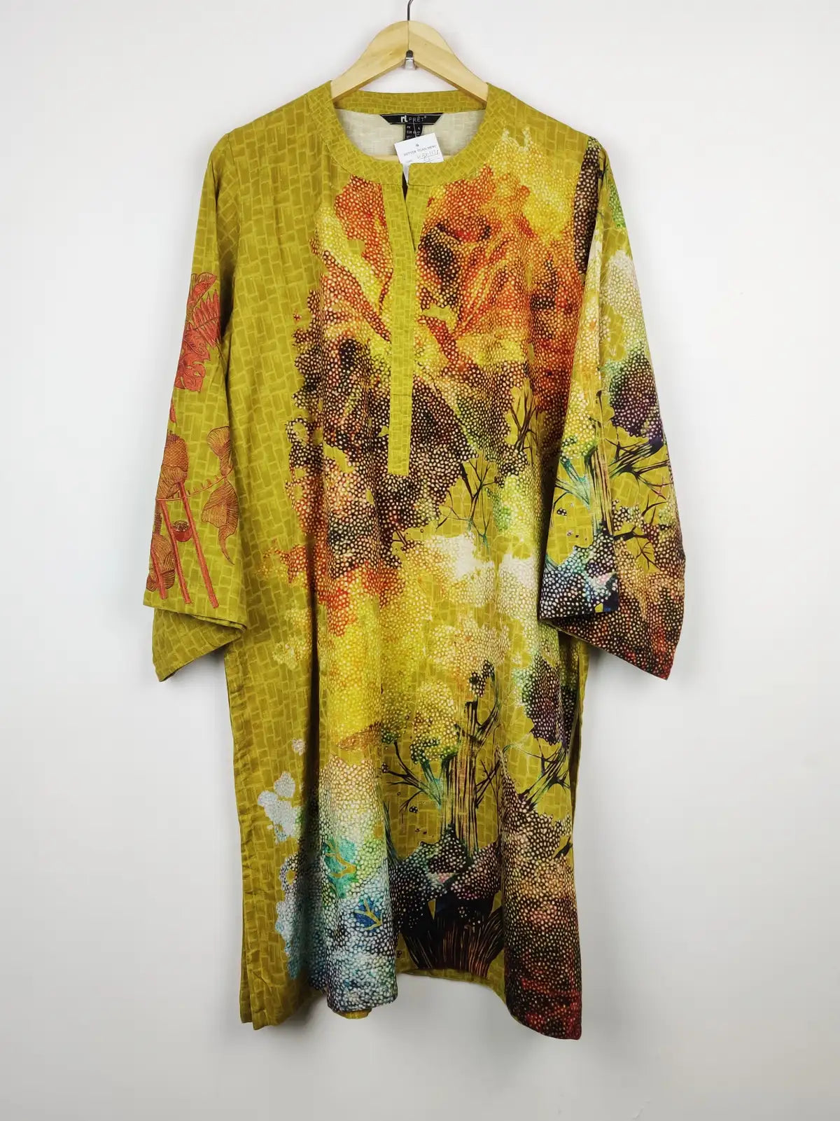 Buy online pre-used pre-loved 100% authentic & Original branded Nishat Linen (WBK-1178) available in Pakistan. Top international brands avilable.