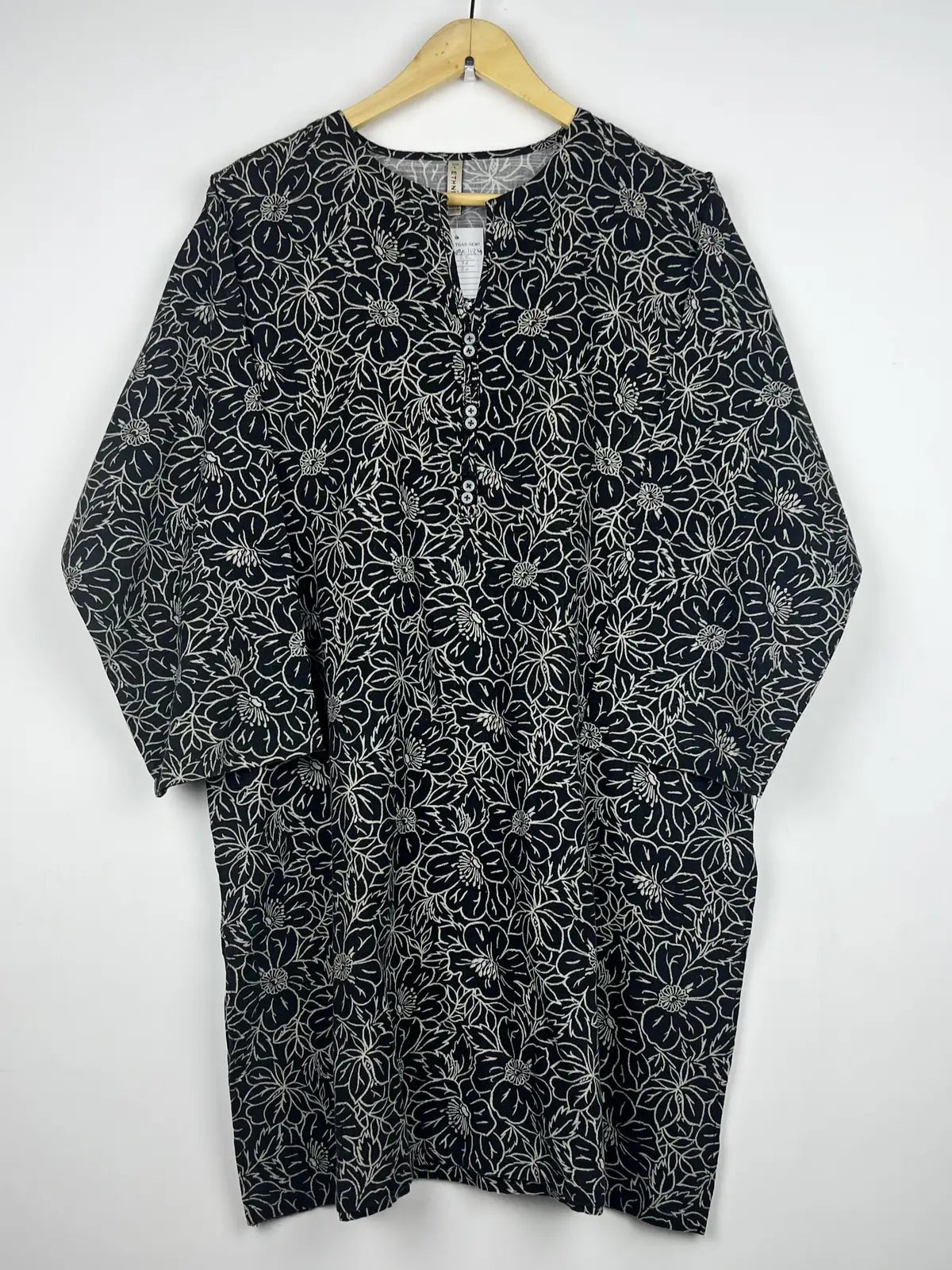 Buy online pre-used pre-loved 100% authentic & Original branded Ethnic (WBK-1184) available in Pakistan. Top international brands avilable.