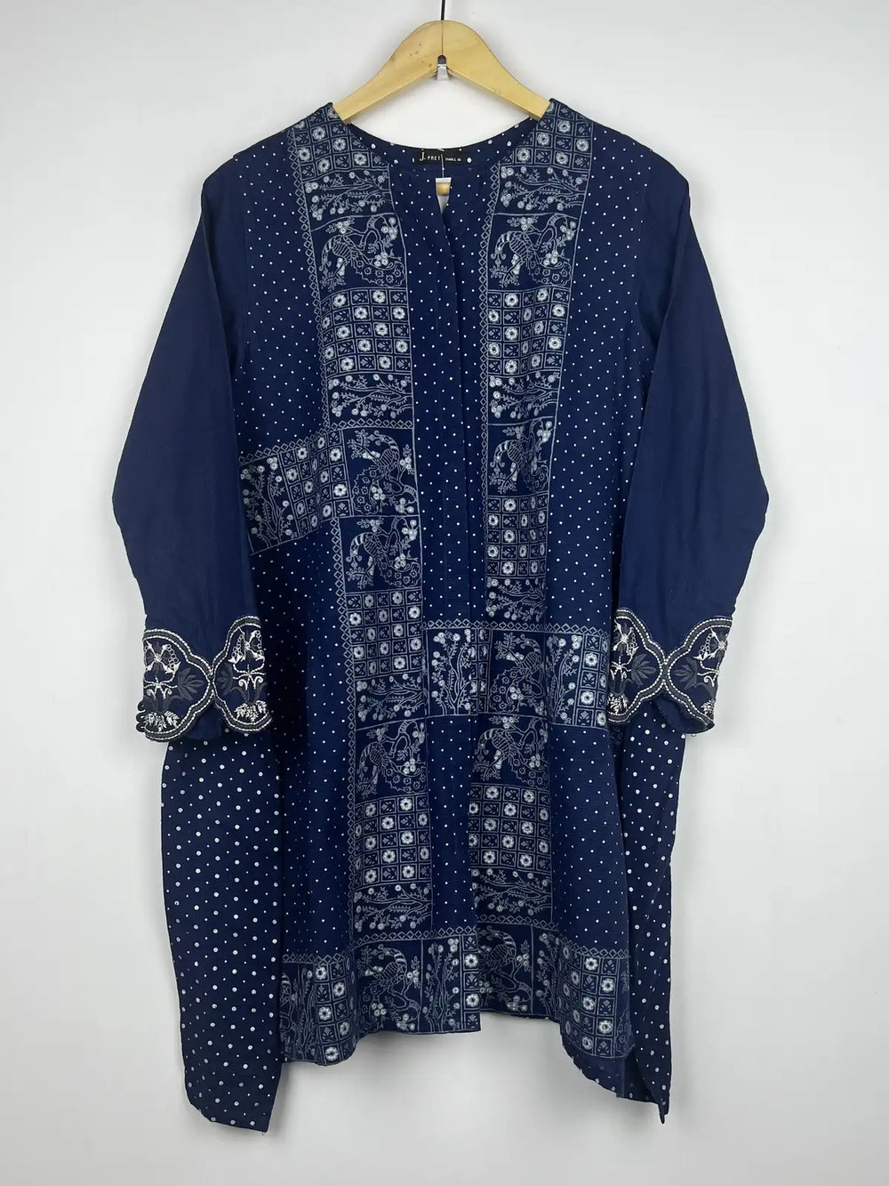 Buy online pre-used pre-loved 100% authentic & Original branded J. (WBK-1187) available in Pakistan. Top international brands avilable.