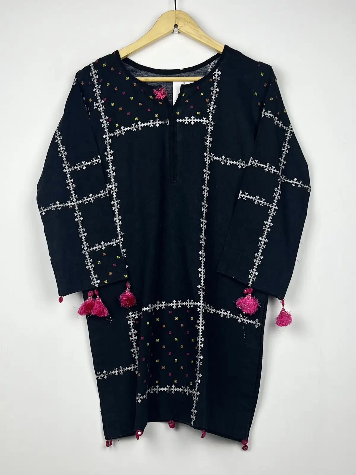 Buy online pre-used pre-loved 100% authentic & Original branded Unknown Brand (WBK-1205) available in Pakistan. Top international brands avilable.