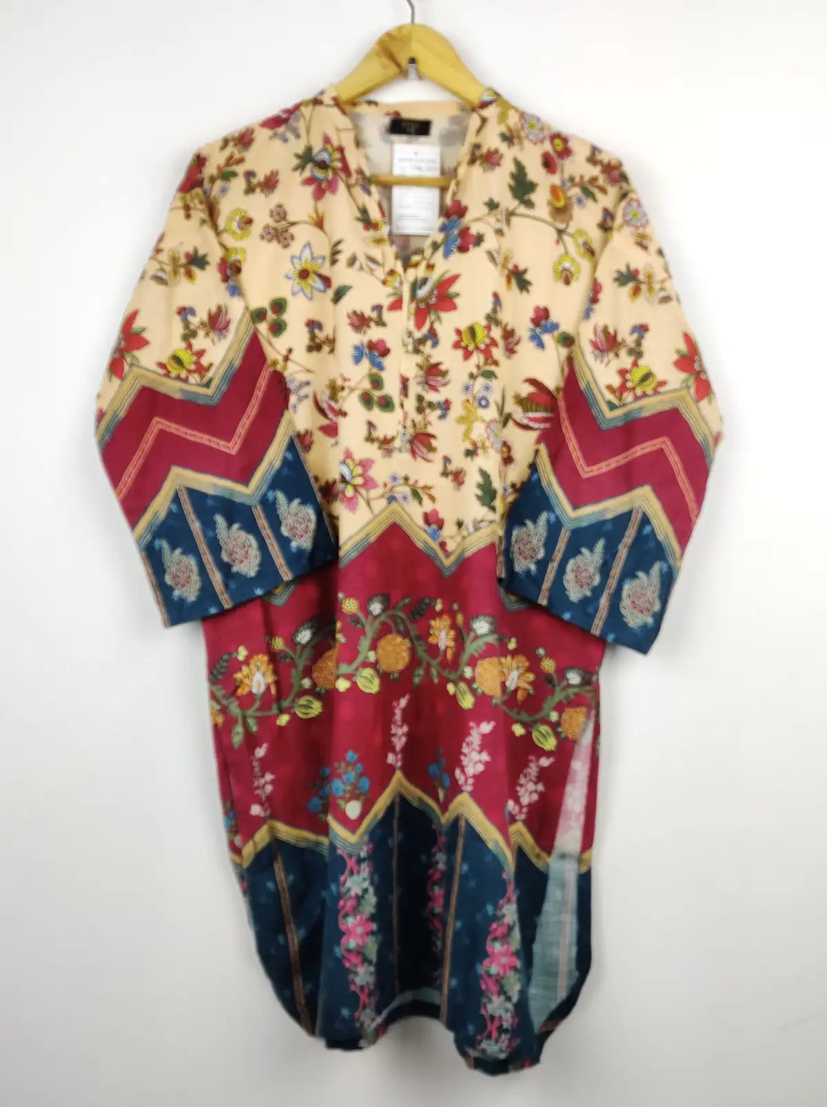 Buy online pre-used pre-loved 100% authentic & Original branded Saya (WBK-1214) available in Pakistan. Top international brands avilable.