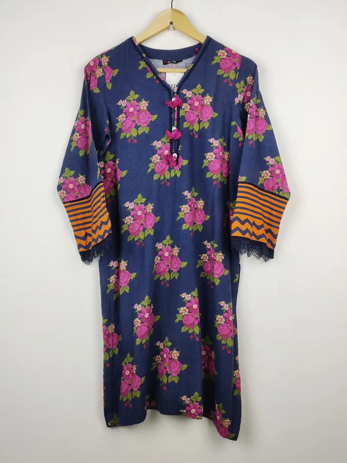 Buy online pre-used pre-loved 100% authentic & Original branded Alkaram (WBK-1236) available in Pakistan. Top international brands avilable.