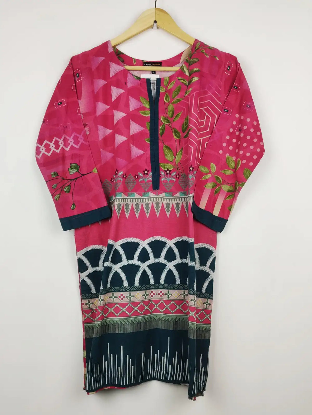 Buy online pre-used pre-loved 100% authentic & Original branded Crown Fashion (WBK-1242) available in Pakistan. Top international brands avilable.