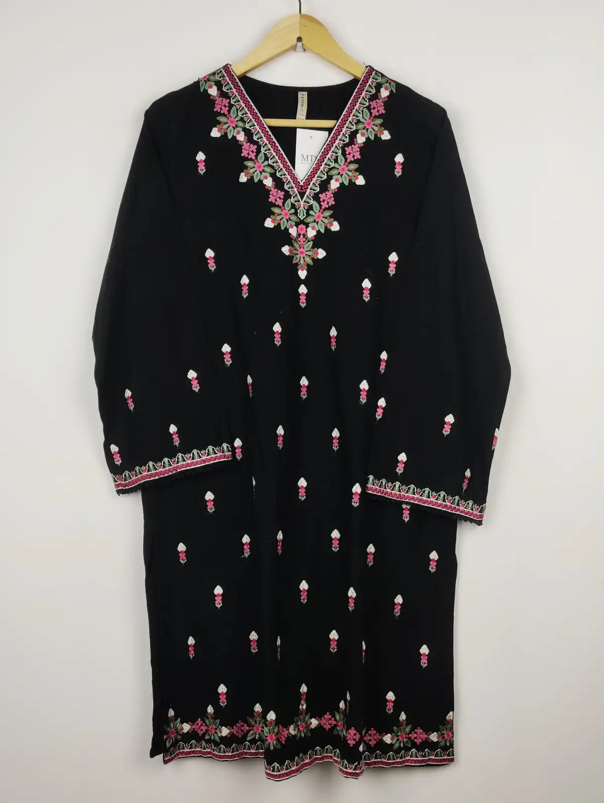 Buy online pre-used pre-loved 100% authentic & Original branded Ethnic (WBK-1265) available in Pakistan. Top international brands avilable.
