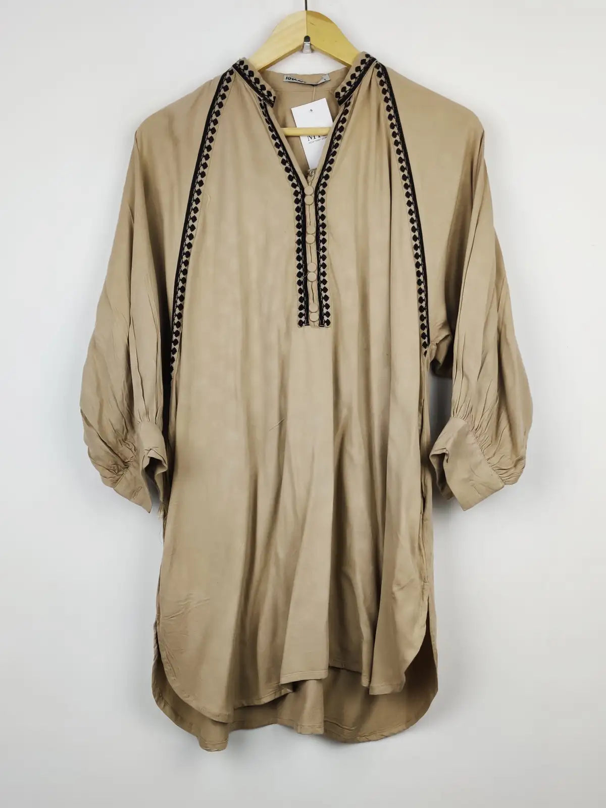 Buy online pre-used pre-loved 100% authentic & Original branded Khaadi (WBK-1275) available in Pakistan. Top international brands avilable.