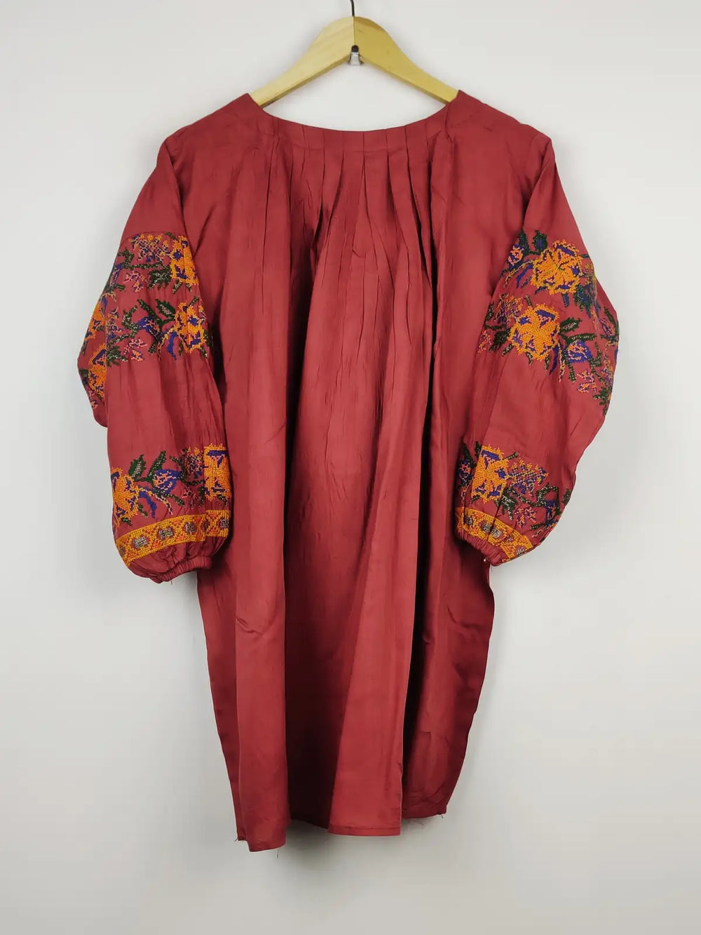 Buy online pre-used pre-loved 100% authentic & Original branded Season Collection (WBK-1277) available in Pakistan. Top international brands avilable.