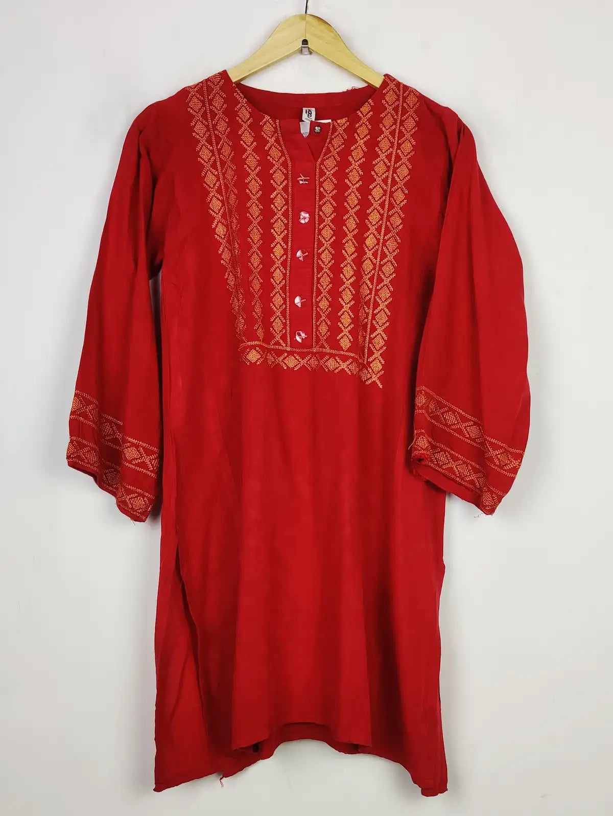 Buy online pre-used pre-loved 100% authentic & Original branded Kaaj (WBK-1714) available in Pakistan. Top international brands avilable.