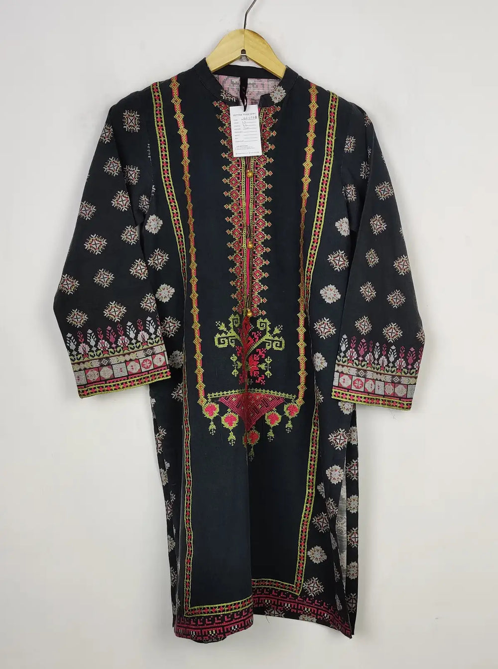 Buy online pre-used pre-loved 100% authentic & Original branded Warda (WBK-1728) available in Pakistan. Top international brands avilable.