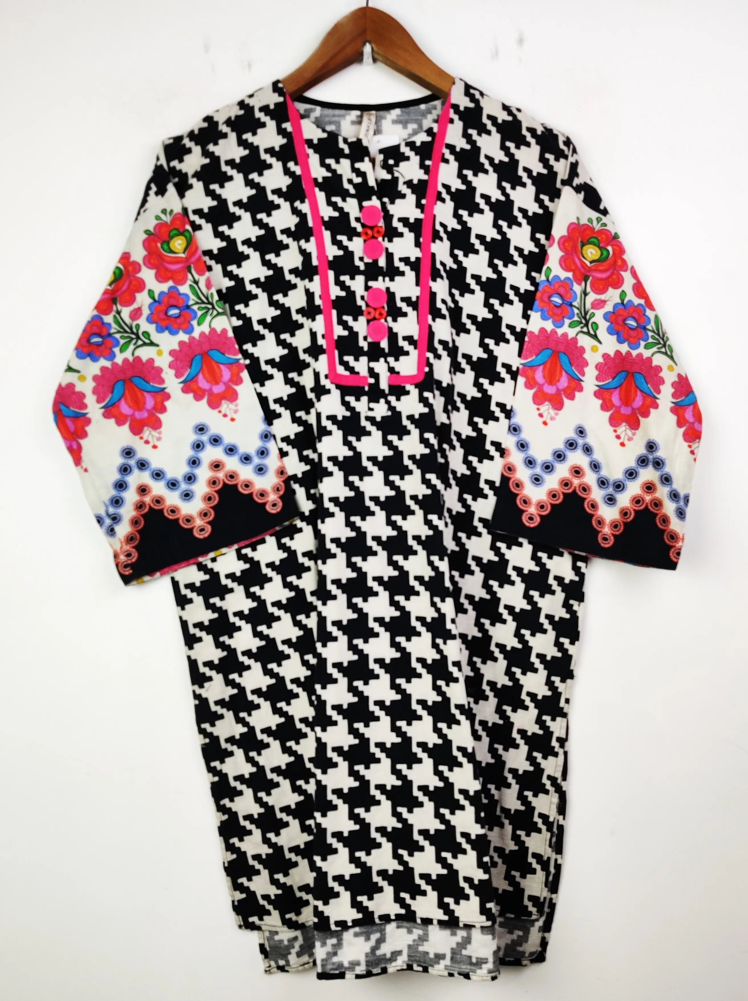 Buy online pre-used pre-loved 100% authentic & Original branded Ethnic (WBK-187) available in Pakistan. Top international brands avilable.