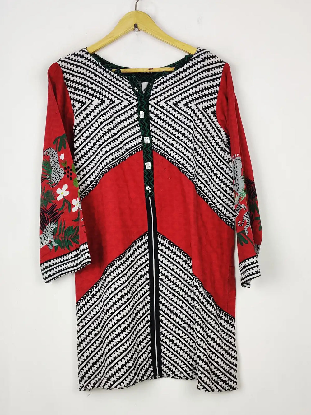 Buy online pre-used pre-loved 100% authentic & Original branded By The Way (WBK-1887) available in Pakistan. Top international brands avilable.