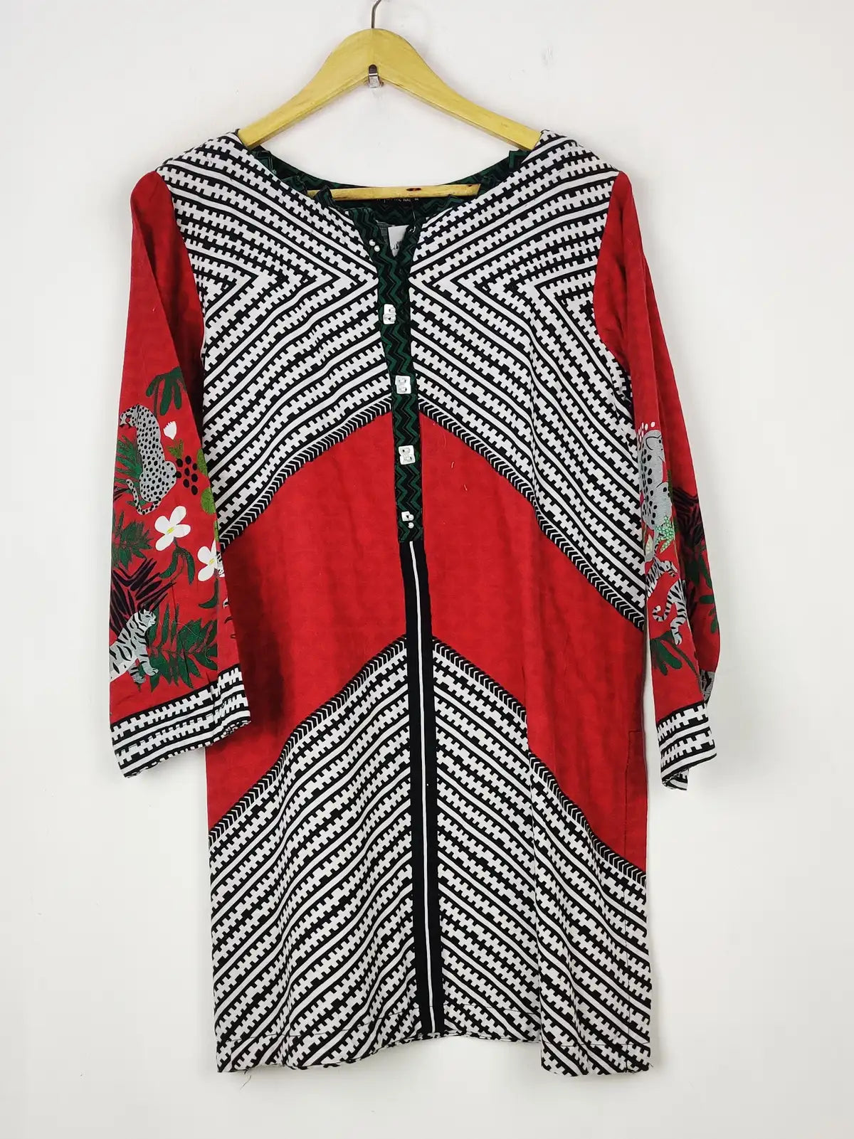 Buy online pre-used pre-loved 100% authentic & Original branded By The Way (WBK-1887) available in Pakistan. Top international brands avilable.