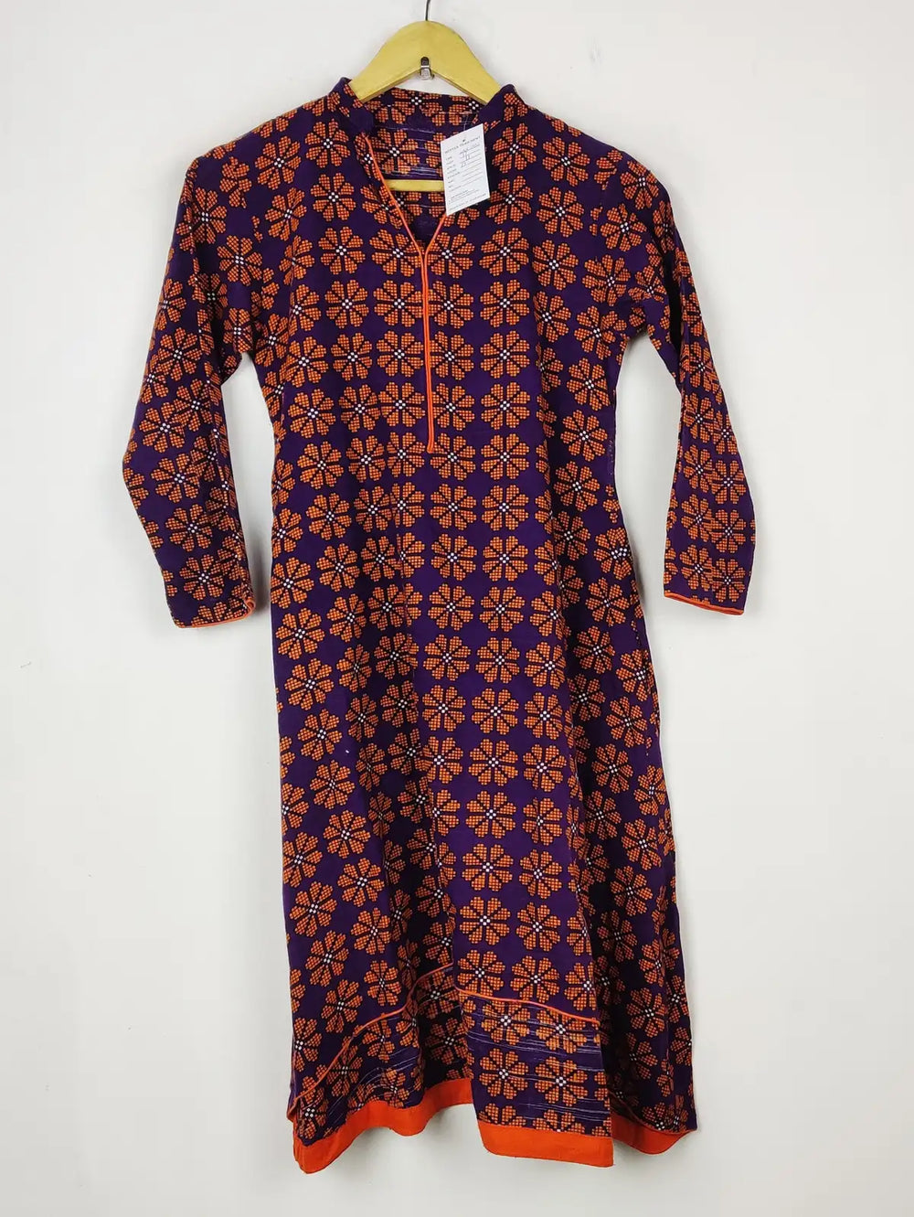 Buy online pre-used pre-loved 100% authentic & Original branded Unknown Brand (WBK-1943) available in Pakistan. Top international brands avilable.