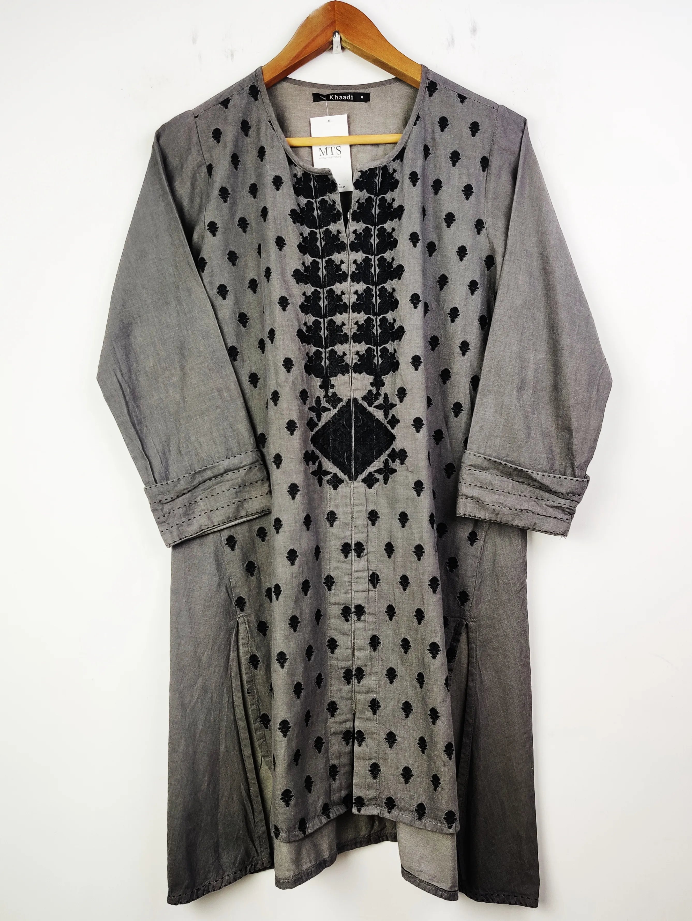Buy online pre-used pre-loved 100% authentic & Original branded Khaadi (WBK-196) available in Pakistan. Top international brands avilable.