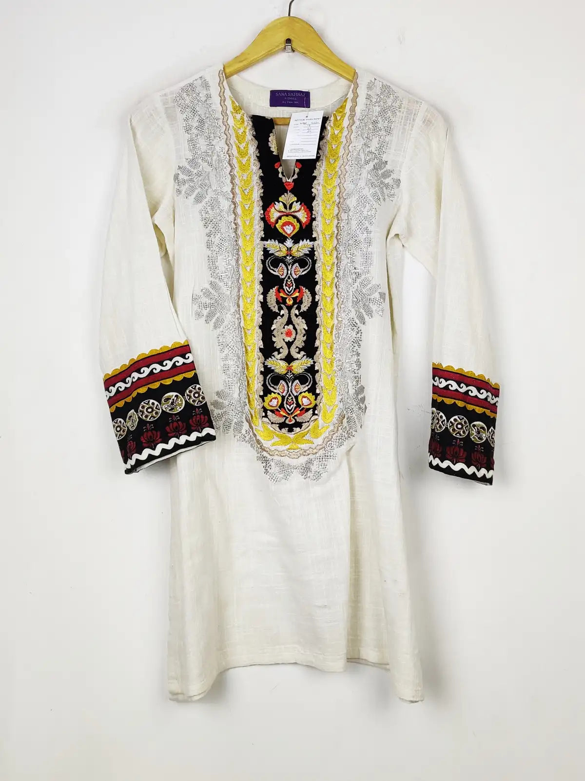 Buy online pre-used pre-loved 100% authentic & Original branded Sana Safinaz (WBK-2030) available in Pakistan. Top international brands avilable.