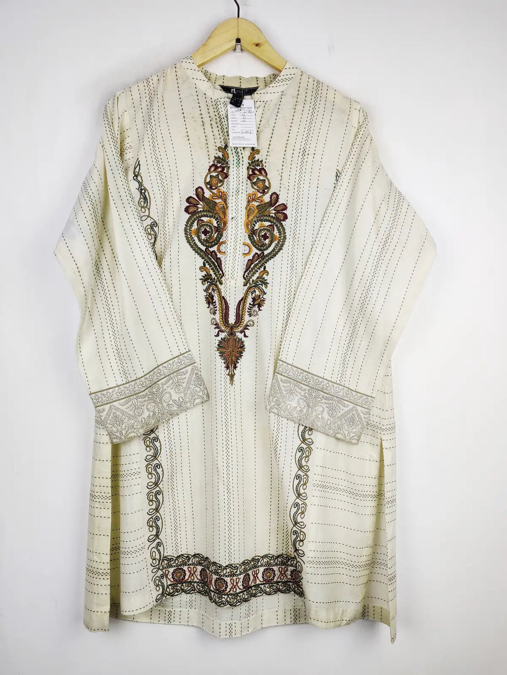 Buy online pre-used pre-loved 100% authentic & Original branded Nishat Linen (WBK-2184) available in Pakistan. Top international brands avilable.