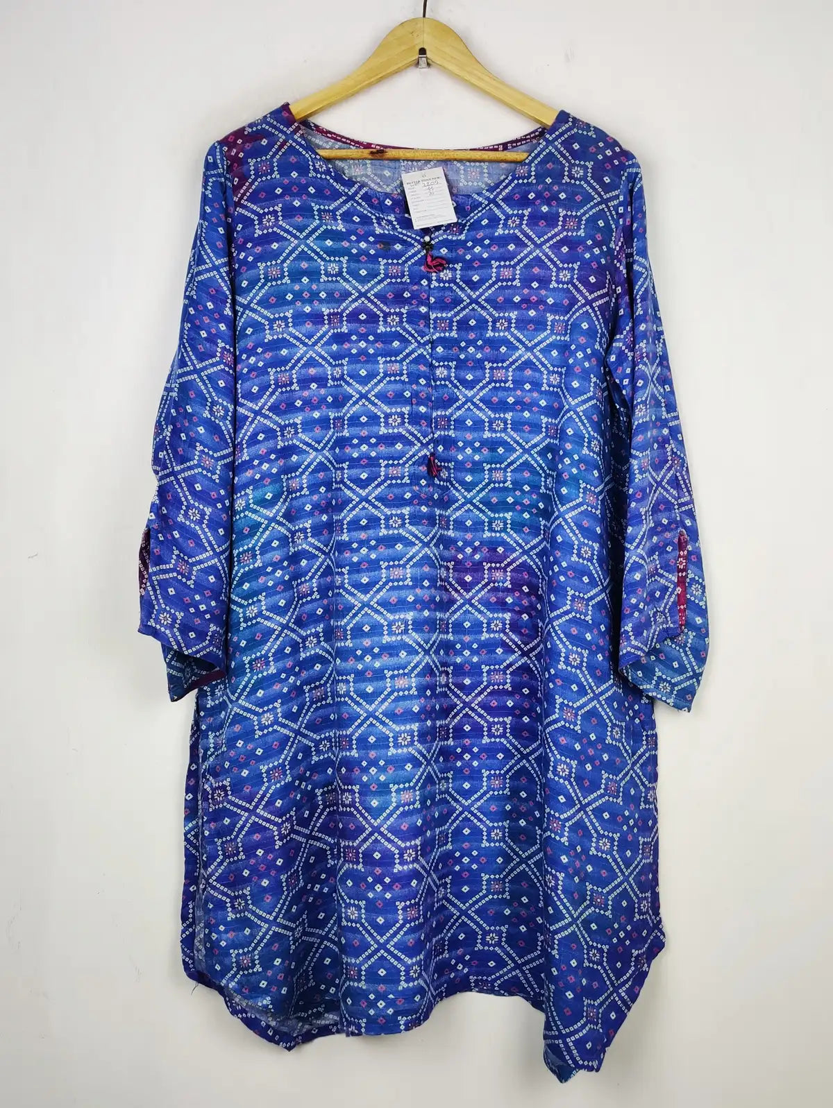 Buy online pre-used pre-loved 100% authentic & Original branded Unknown Brand (WBK-2205) available in Pakistan. Top international brands avilable.