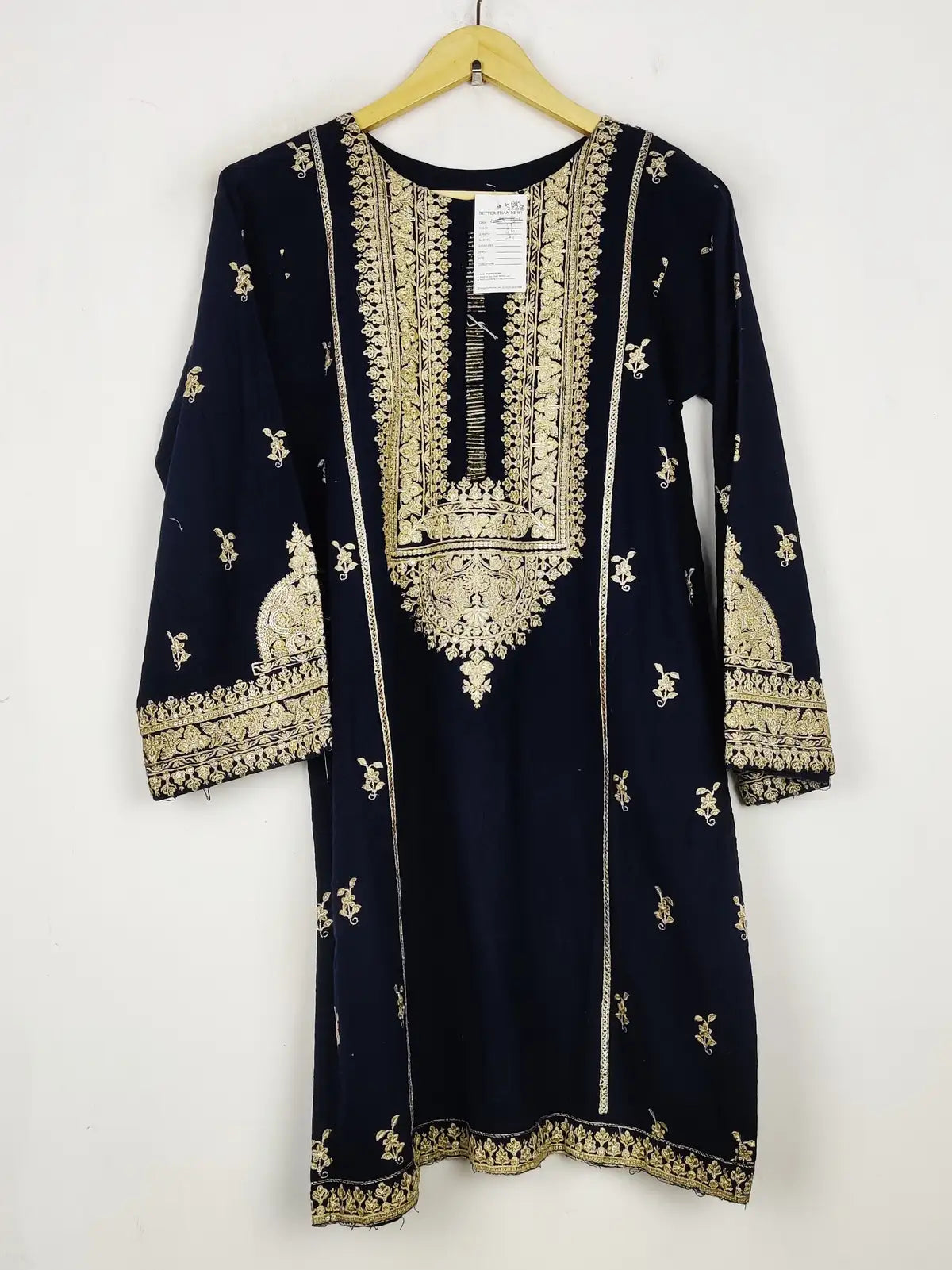 Buy online pre-used pre-loved 100% authentic & Original branded Unknown Brand (WBK-2238) available in Pakistan. Top international brands avilable.