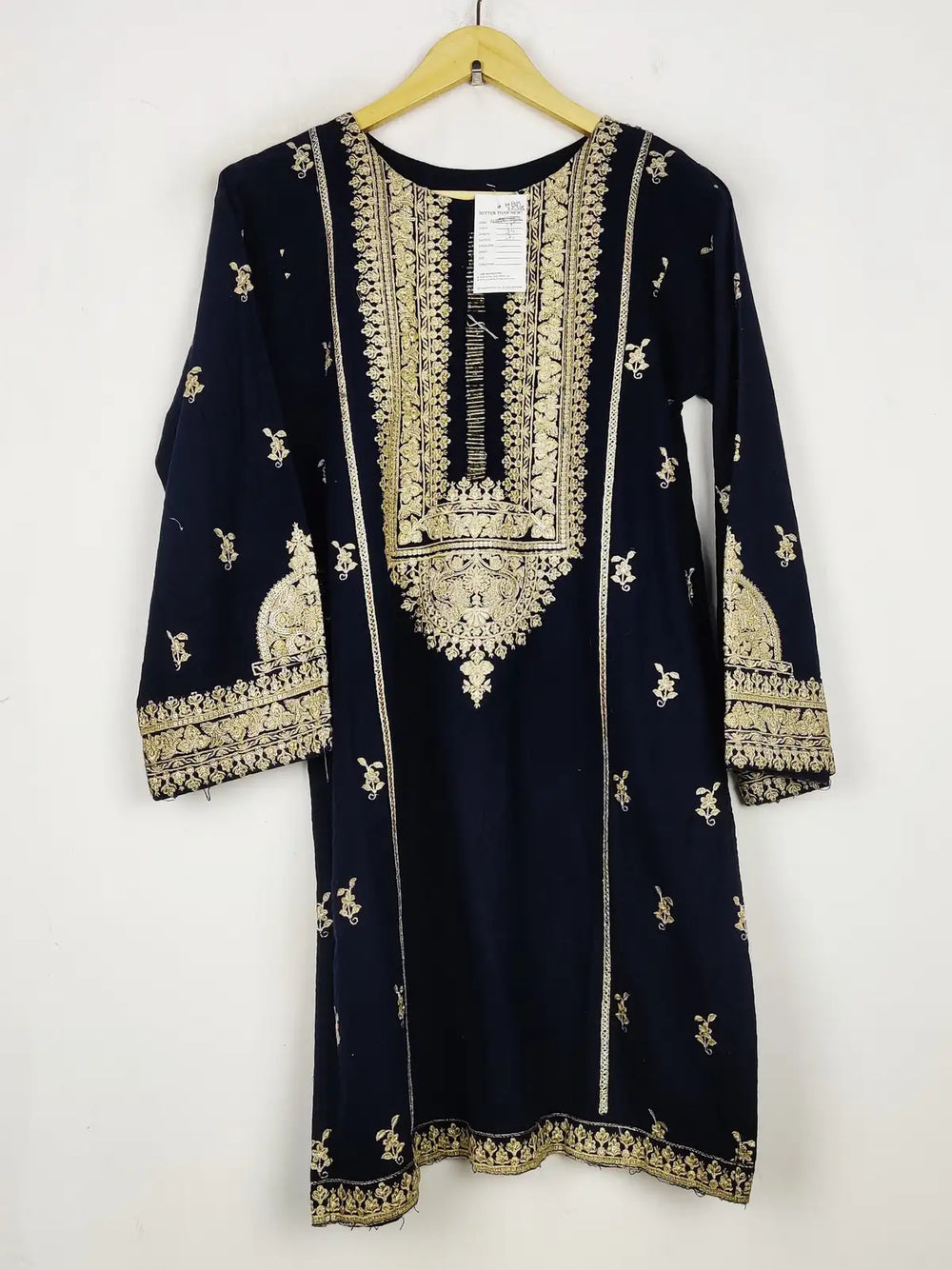 Buy online pre-used pre-loved 100% authentic & Original branded Unknown Brand (WBK-2238) available in Pakistan. Top international brands avilable.