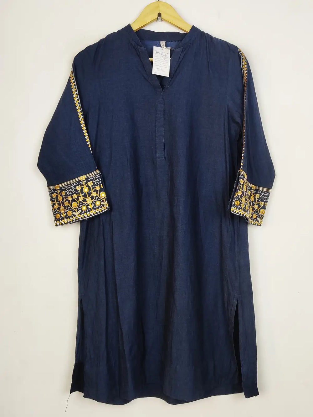 Buy online pre-used pre-loved 100% authentic & Original branded Ethnic (WBK-2512) available in Pakistan. Top international brands avilable.