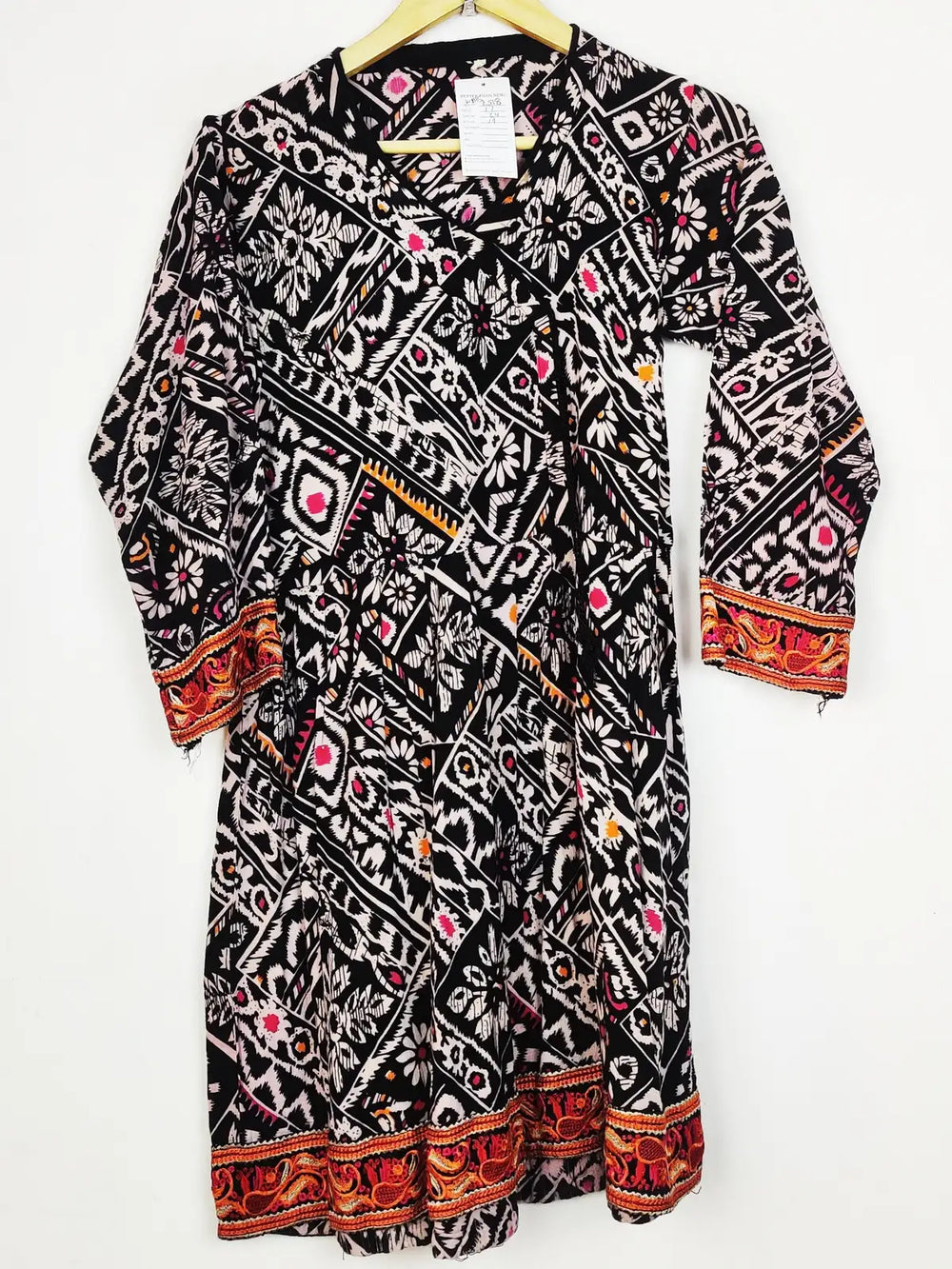 Buy online pre-used pre-loved 100% authentic & Original branded Unknown Brand (WBK-2518) available in Pakistan. Top international brands avilable.