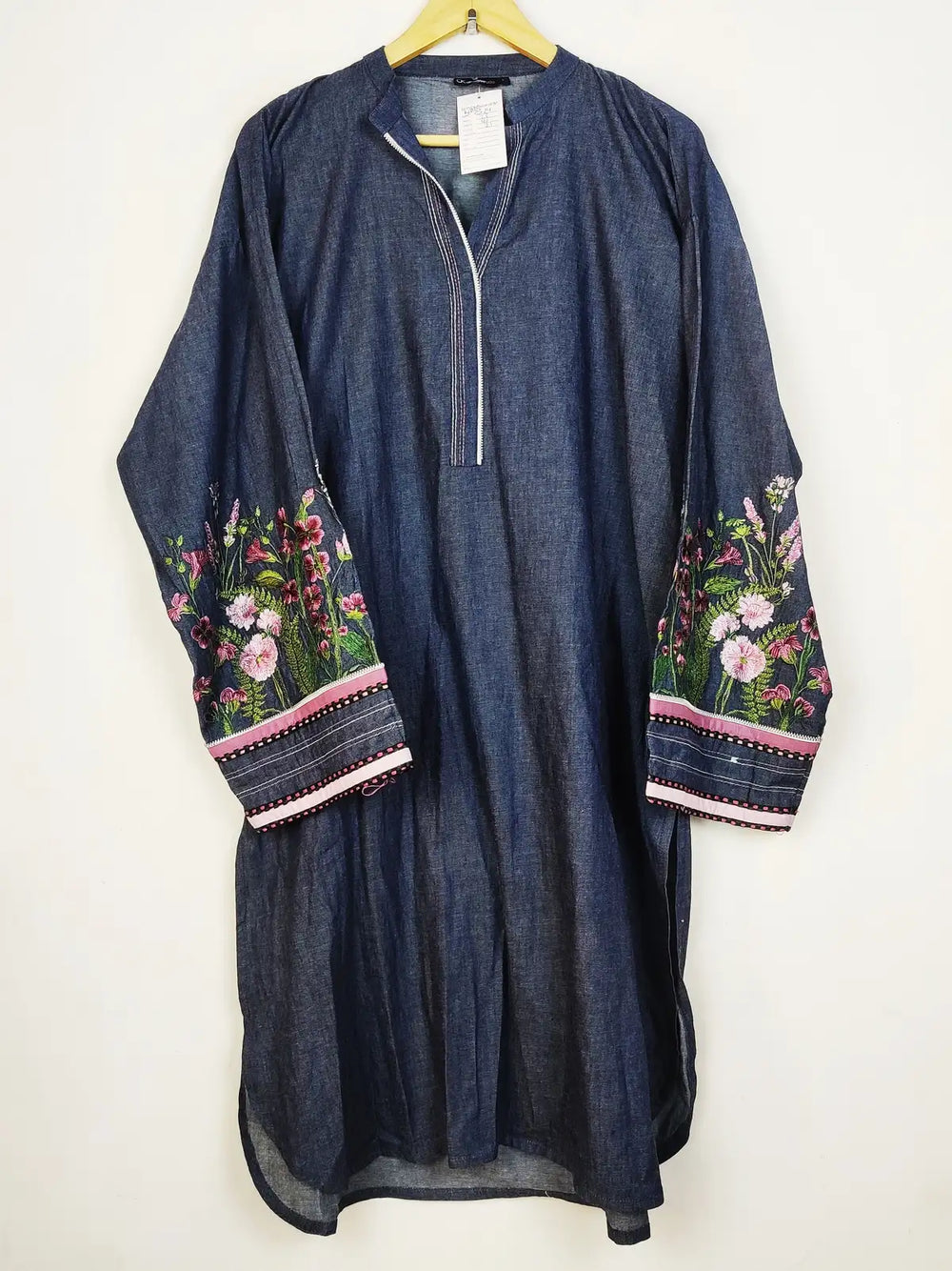 Buy online pre-used pre-loved 100% authentic & Original branded Alkaram (WBK-2524) available in Pakistan. Top international brands avilable.