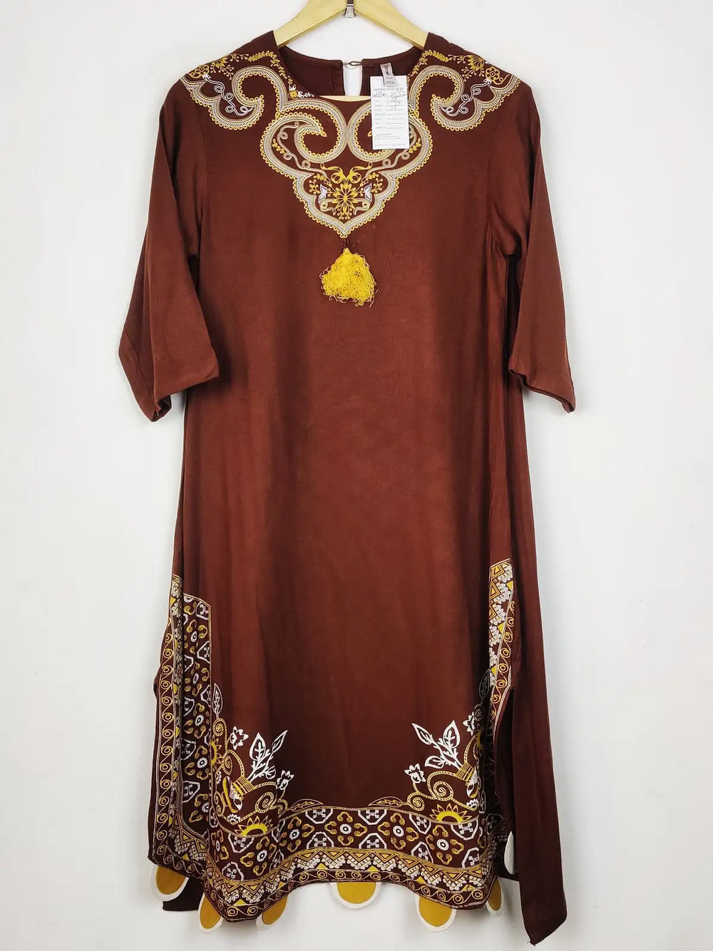 Buy online pre-used pre-loved 100% authentic & Original branded Ethnic (WBK-2552) available in Pakistan. Top international brands avilable.