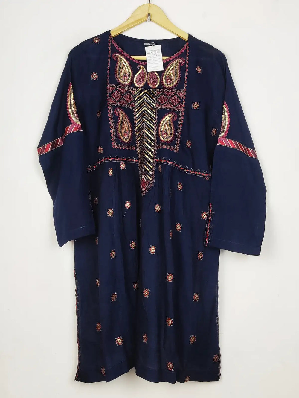 Buy online pre-used pre-loved 100% authentic & Original branded Kross Kulture (WBK-2557) available in Pakistan. Top international brands avilable.