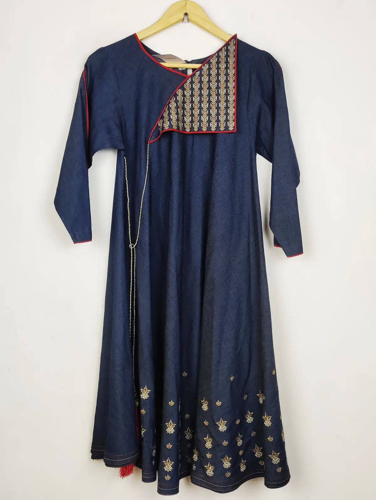 Buy online pre-used pre-loved 100% authentic & Original branded Edenrobe (WBK-2558) available in Pakistan. Top international brands avilable.