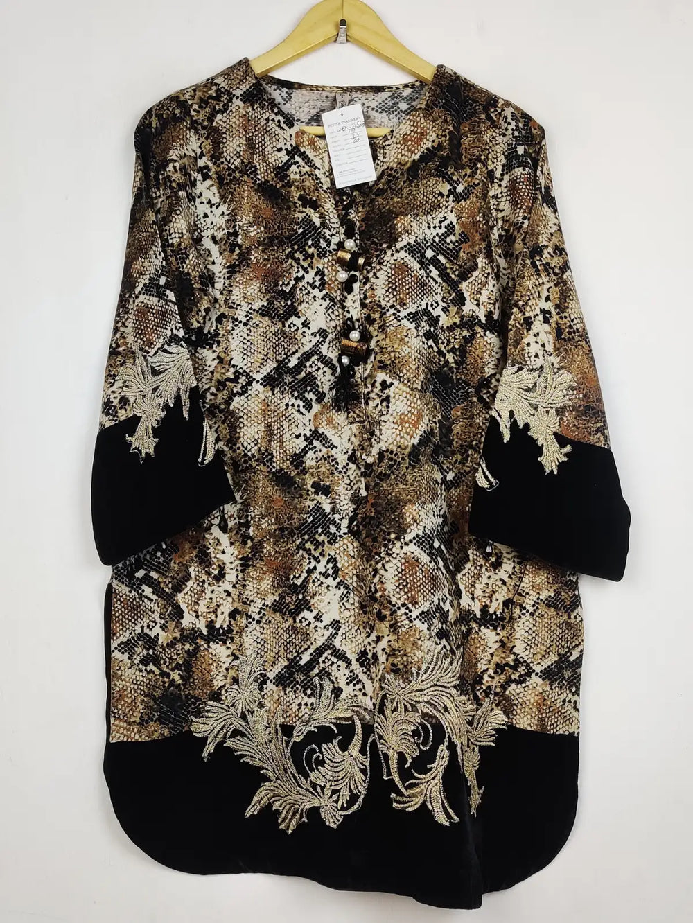 Buy online pre-used pre-loved 100% authentic & Original branded Ethnic (WBK-2563) available in Pakistan. Top international brands avilable.
