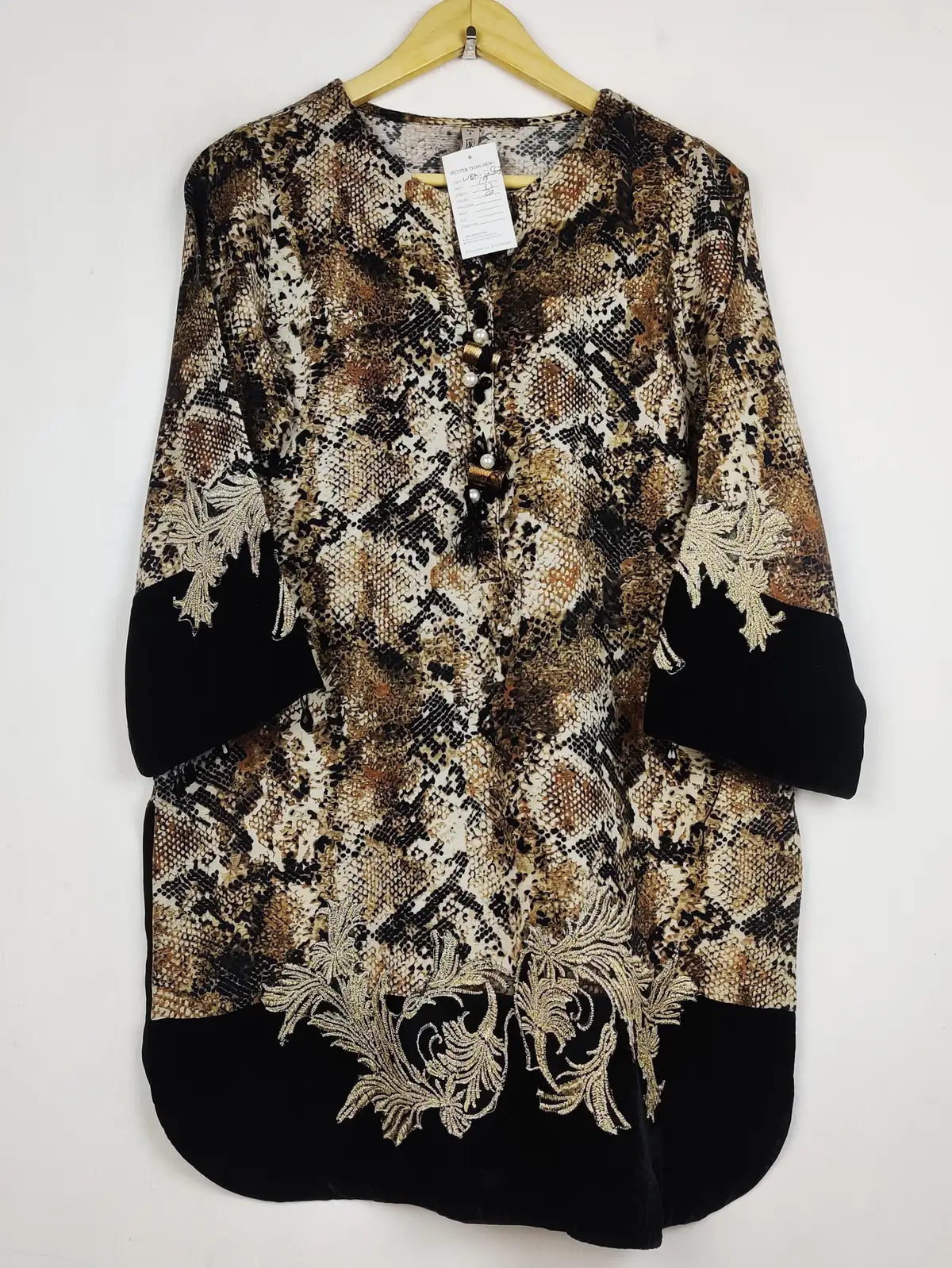 Buy online pre-used pre-loved 100% authentic & Original branded Ethnic (WBK-2563) available in Pakistan. Top international brands avilable.