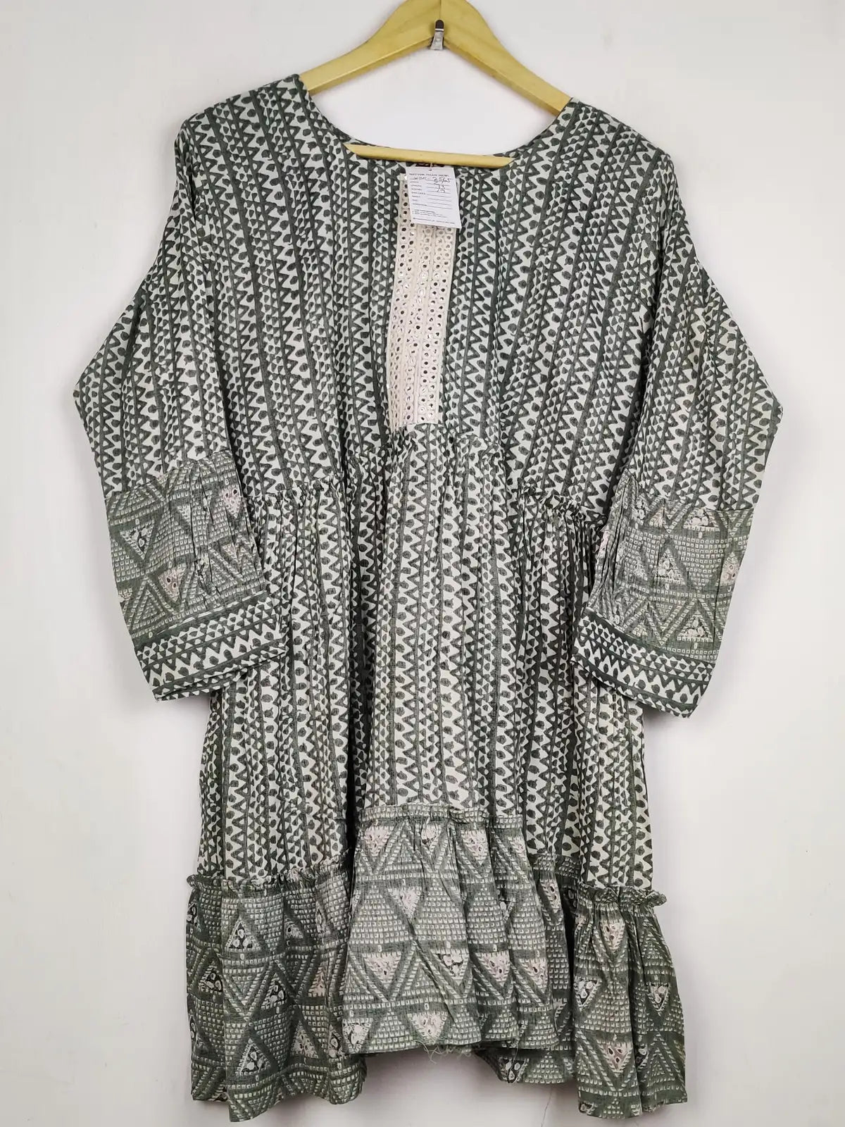 Buy online pre-used pre-loved 100% authentic & Original branded Unknown Brand (WBK-2565) available in Pakistan. Top international brands avilable.