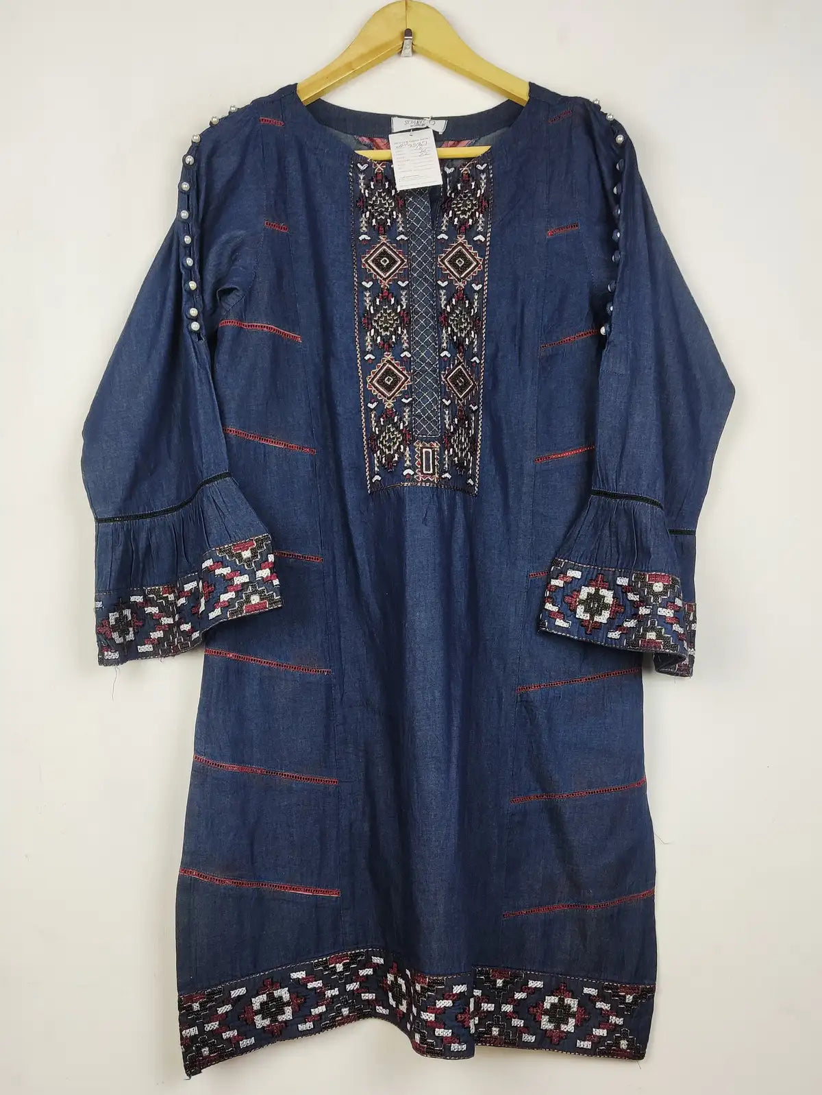 Buy online pre-used pre-loved 100% authentic & Original branded Sohaye (WBK-2587) available in Pakistan. Top international brands avilable.