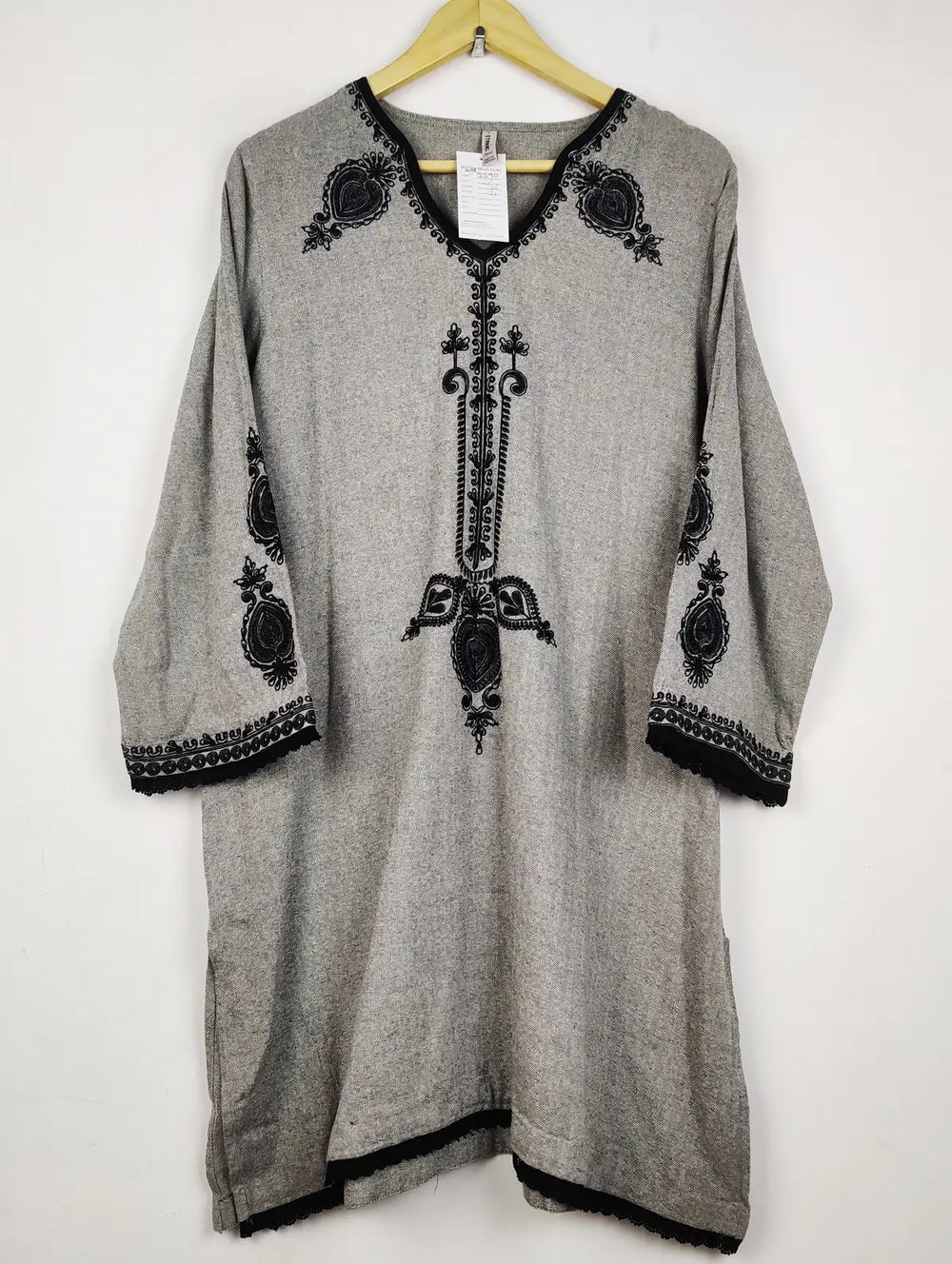 Buy online pre-used pre-loved 100% authentic & Original branded Ethnic (WBK-2590) available in Pakistan. Top international brands avilable.