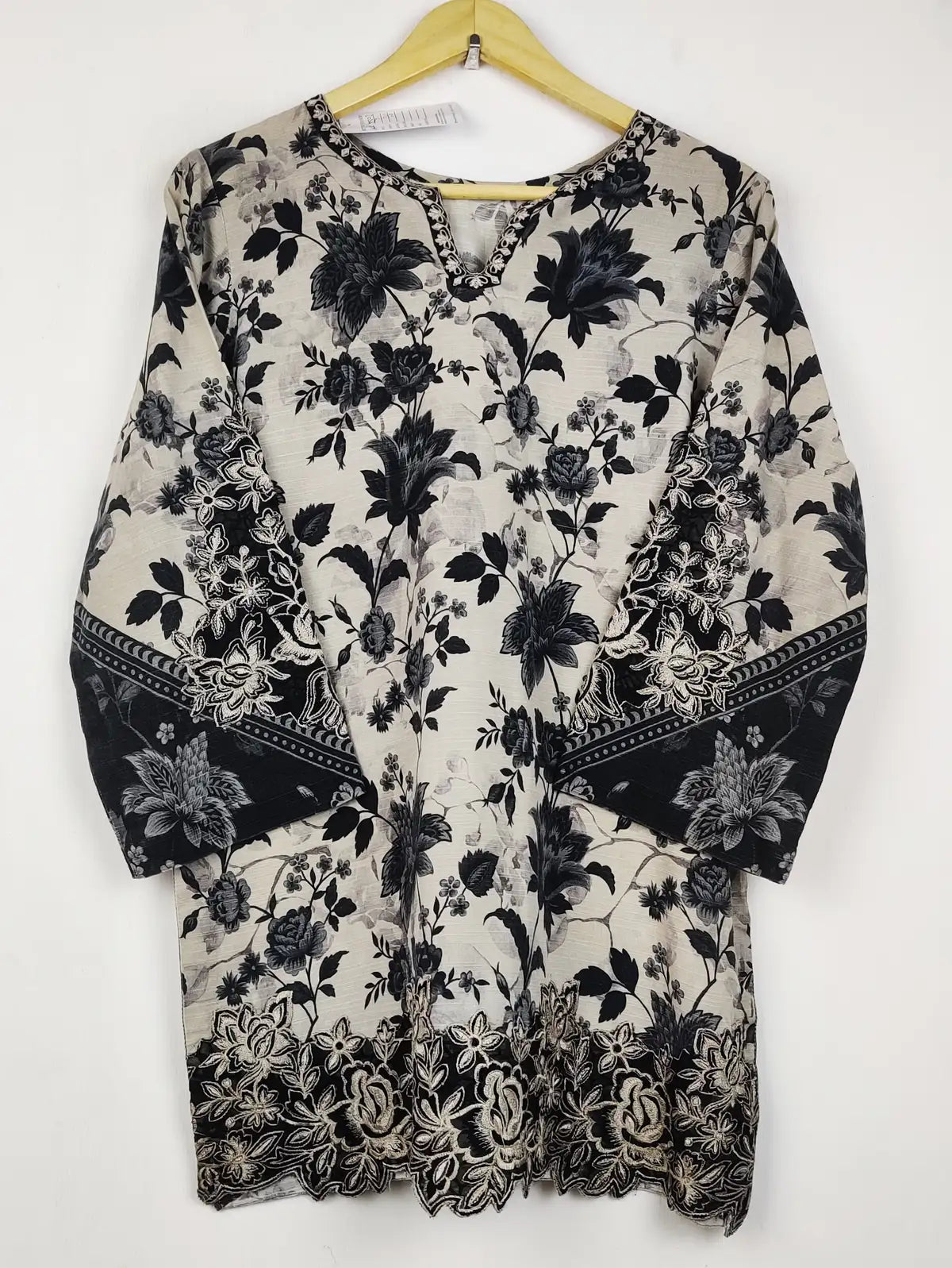 Buy online pre-used pre-loved 100% authentic & Original branded Unknown Brand (WBK-2592) available in Pakistan. Top international brands avilable.