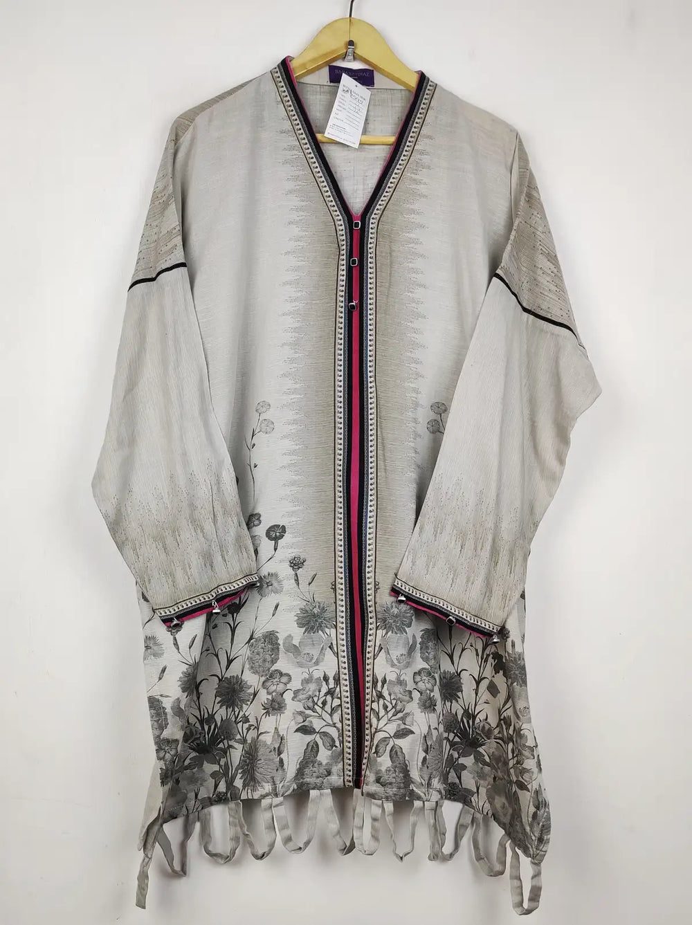 Buy online pre-used pre-loved 100% authentic & Original branded Sana Safinaz (WBK-2598) available in Pakistan. Top international brands avilable.