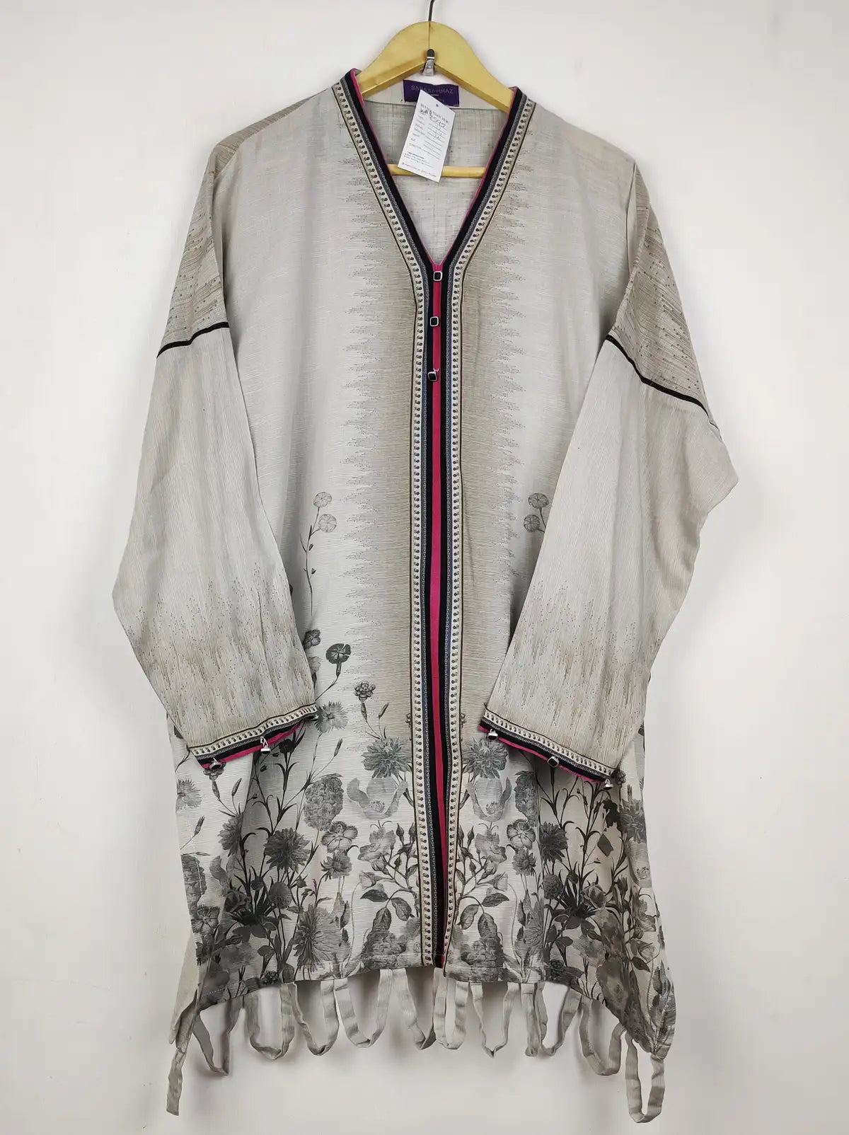 Buy online pre-used pre-loved 100% authentic & Original branded Sana Safinaz (WBK-2598) available in Pakistan. Top international brands avilable.